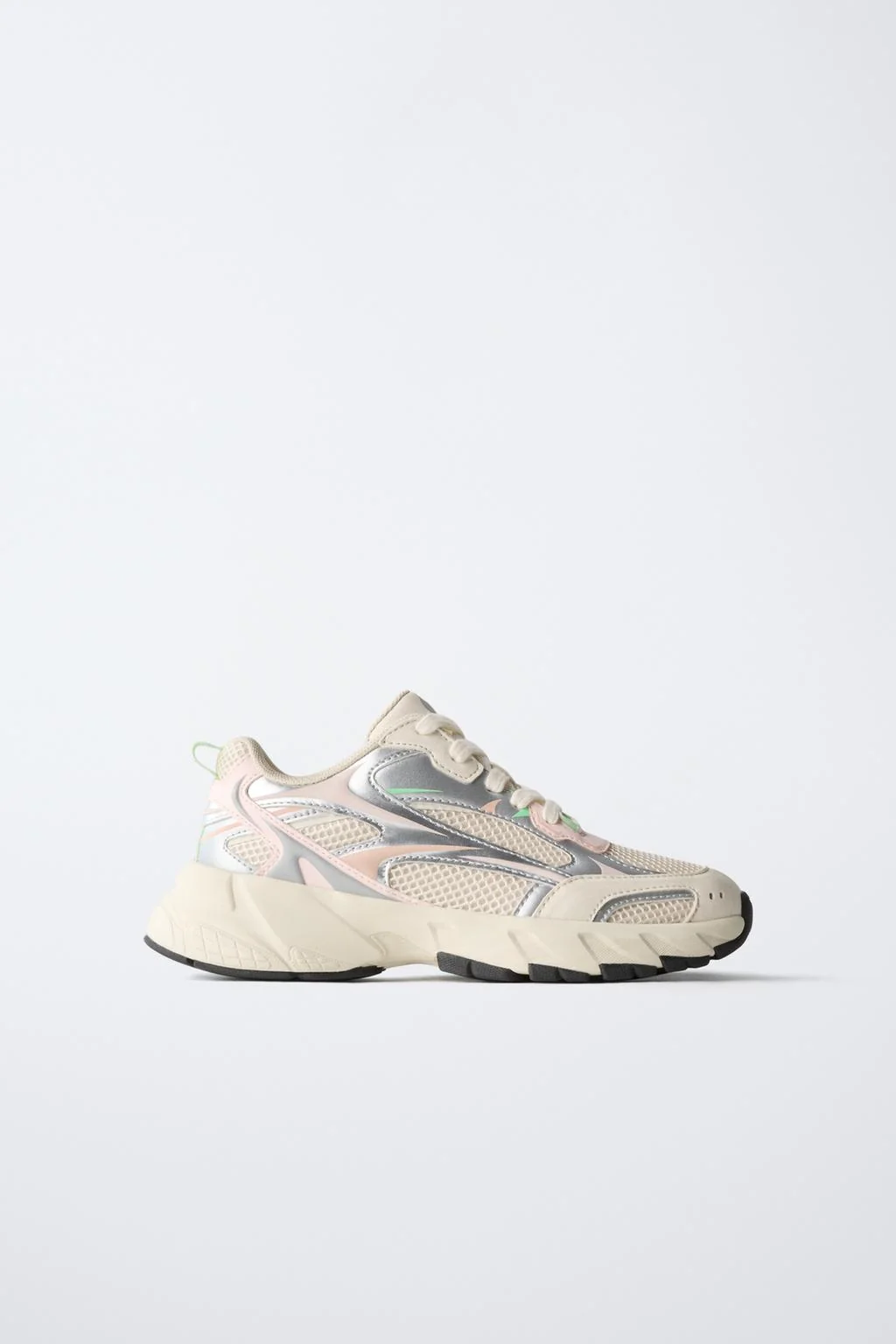 Кроссовки из сетчатого материала