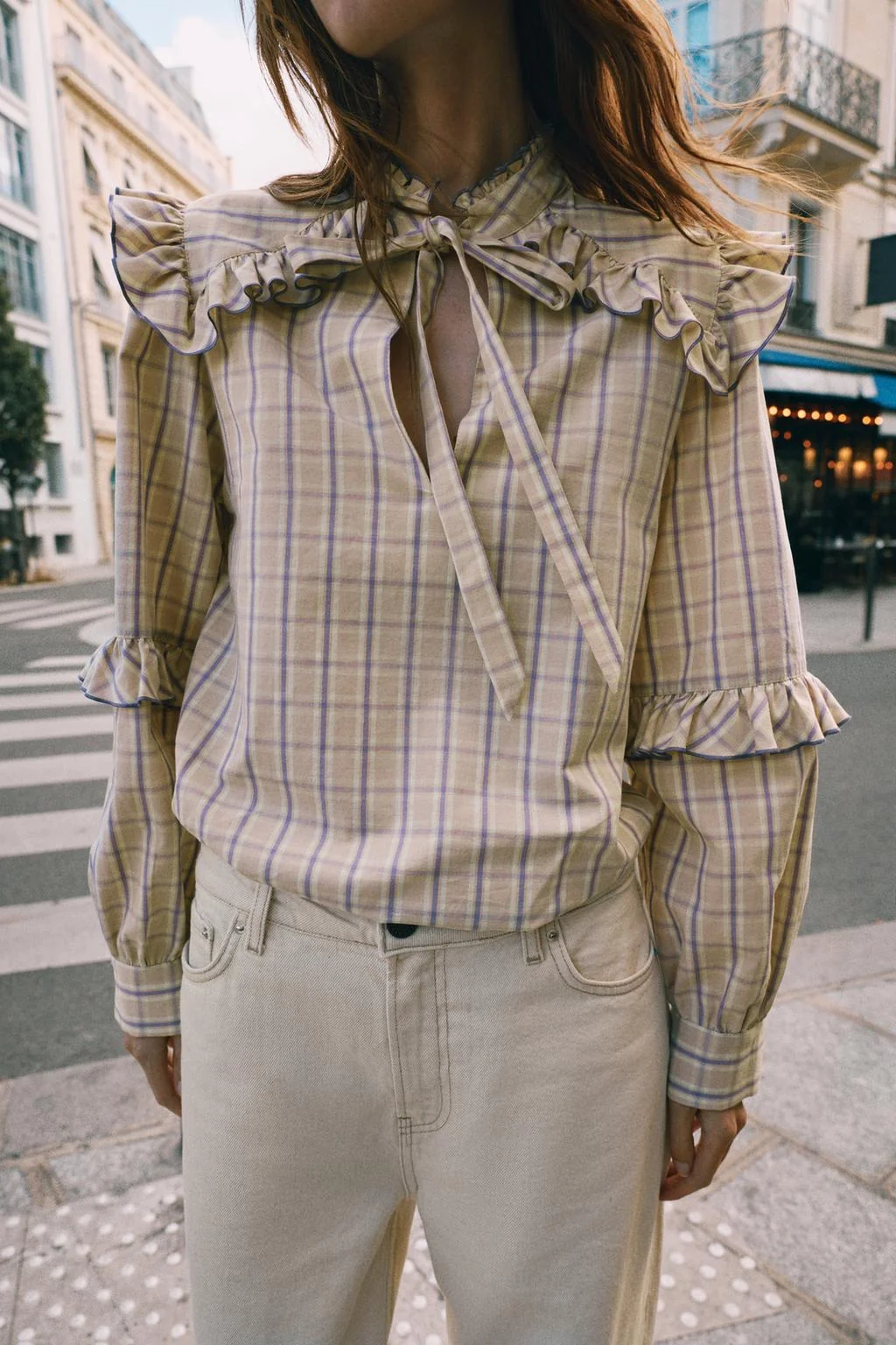 Блуза с воланами в клетку