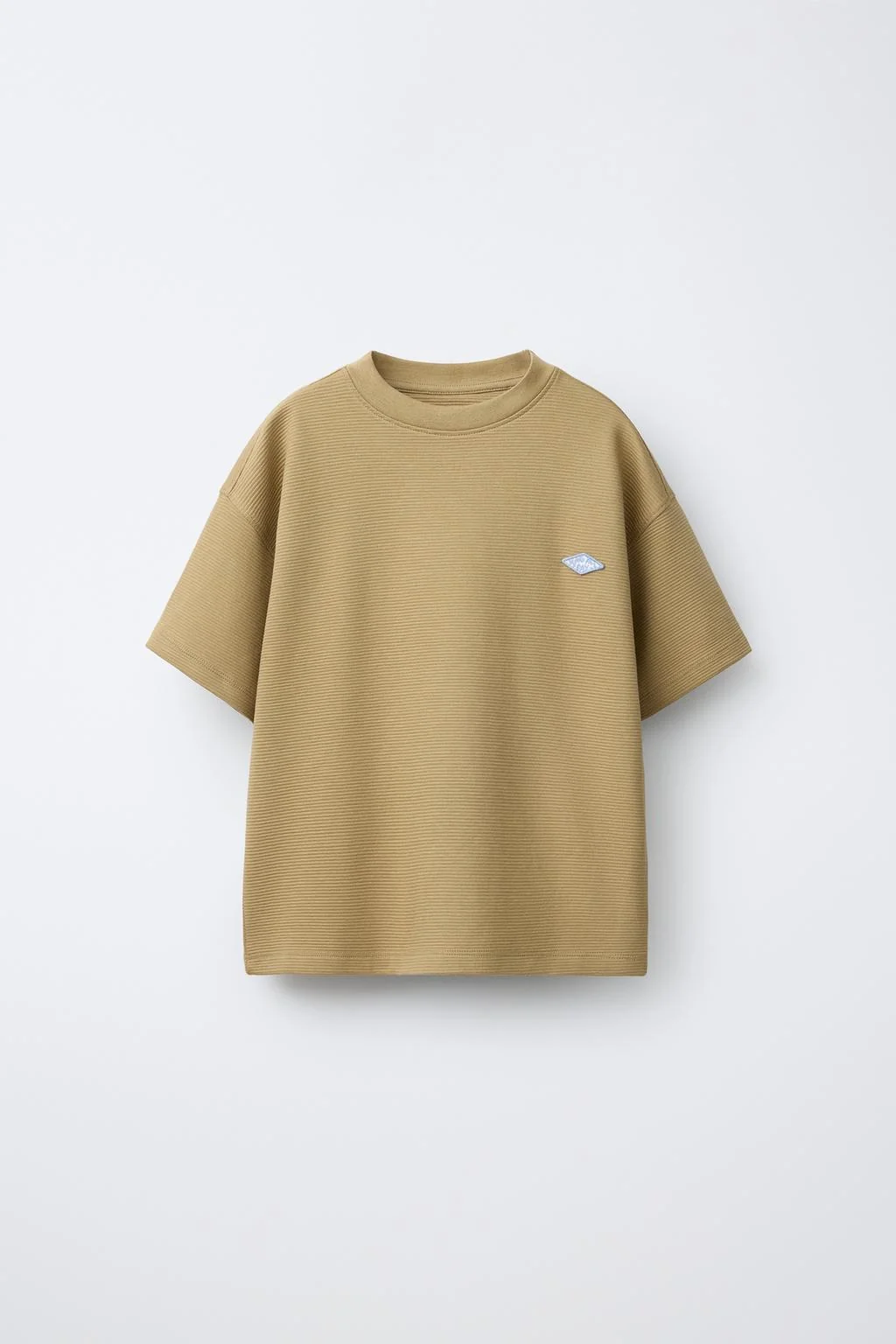 Футболка с нашивкой в стиле орнамент