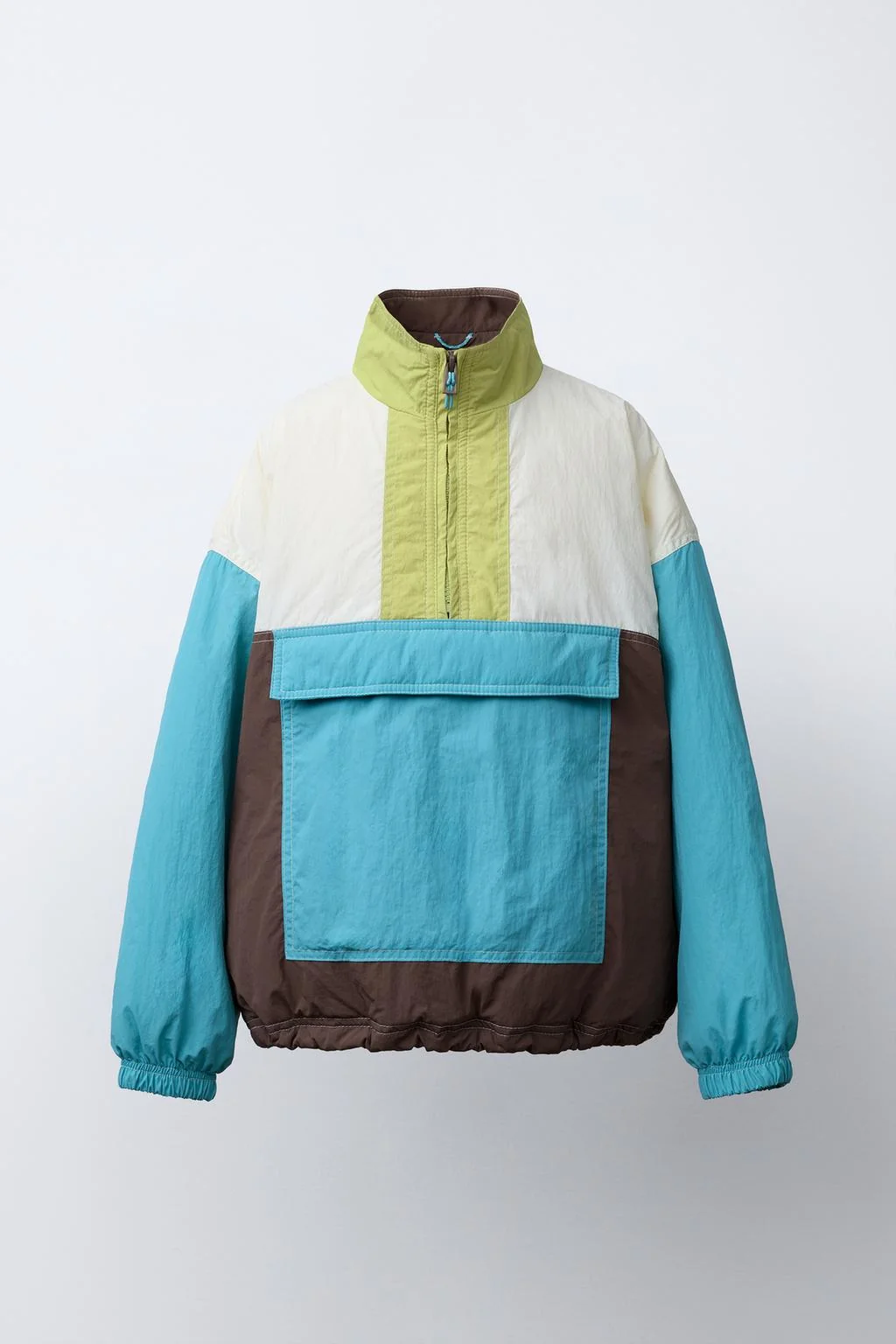 Дождевик с контрастными карманами