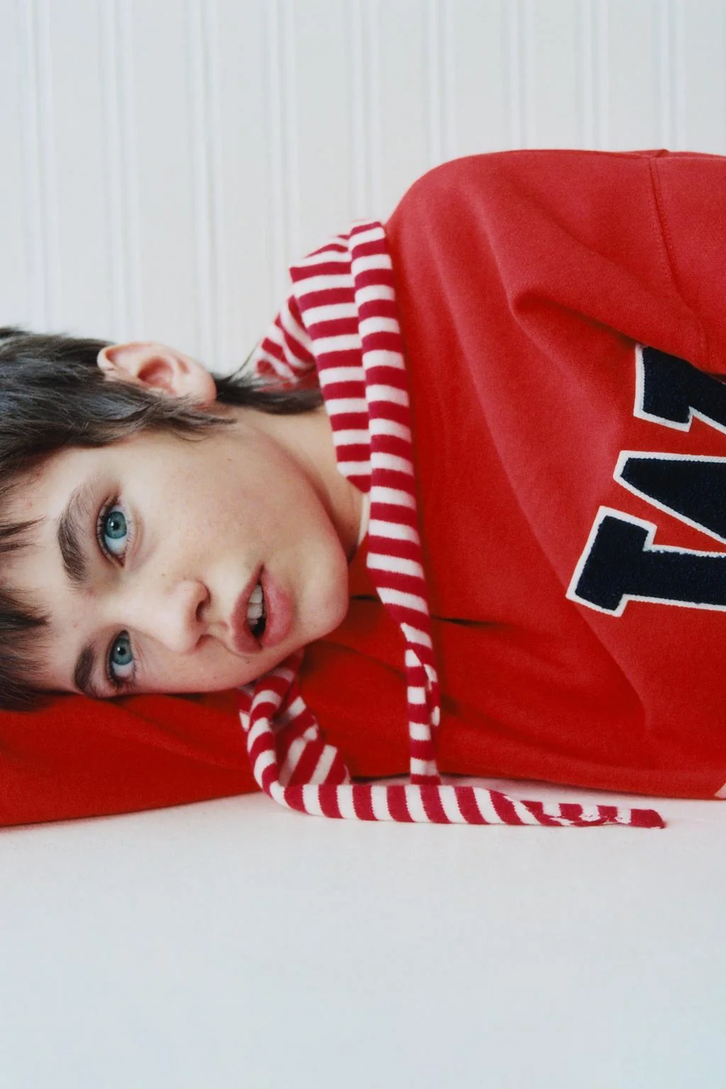 Свитшот с махровой нашивкой-слоганом — Без капюшона