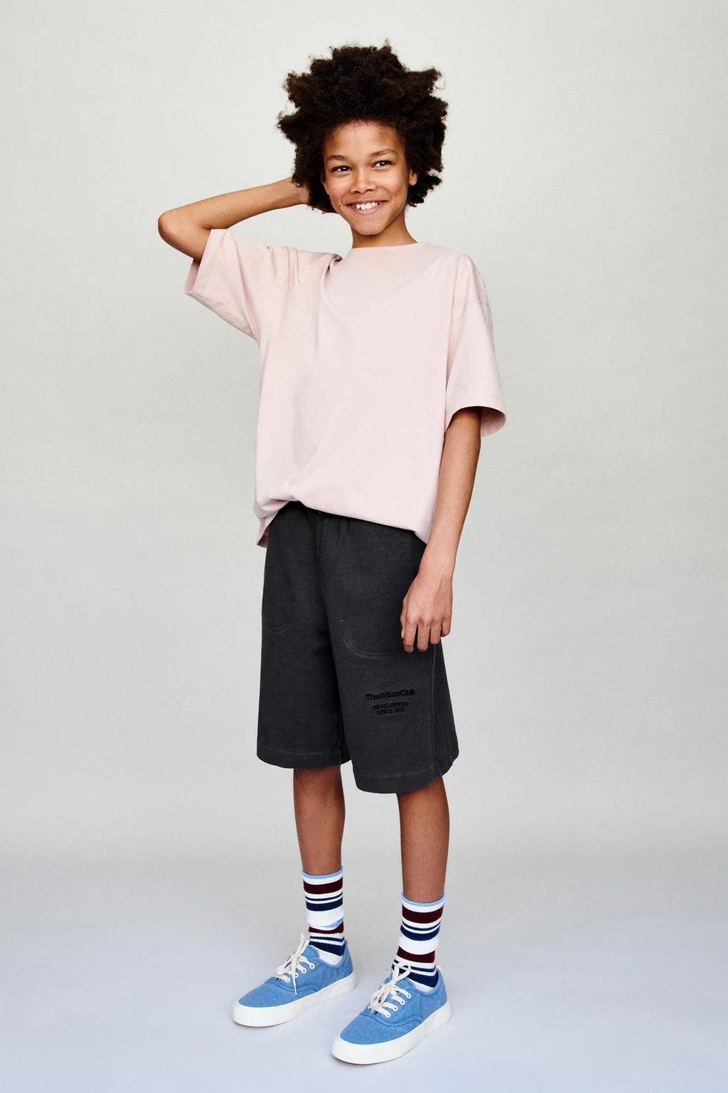 Плюшевые шорты-бермуды с вышитым текстом — Тренировочные