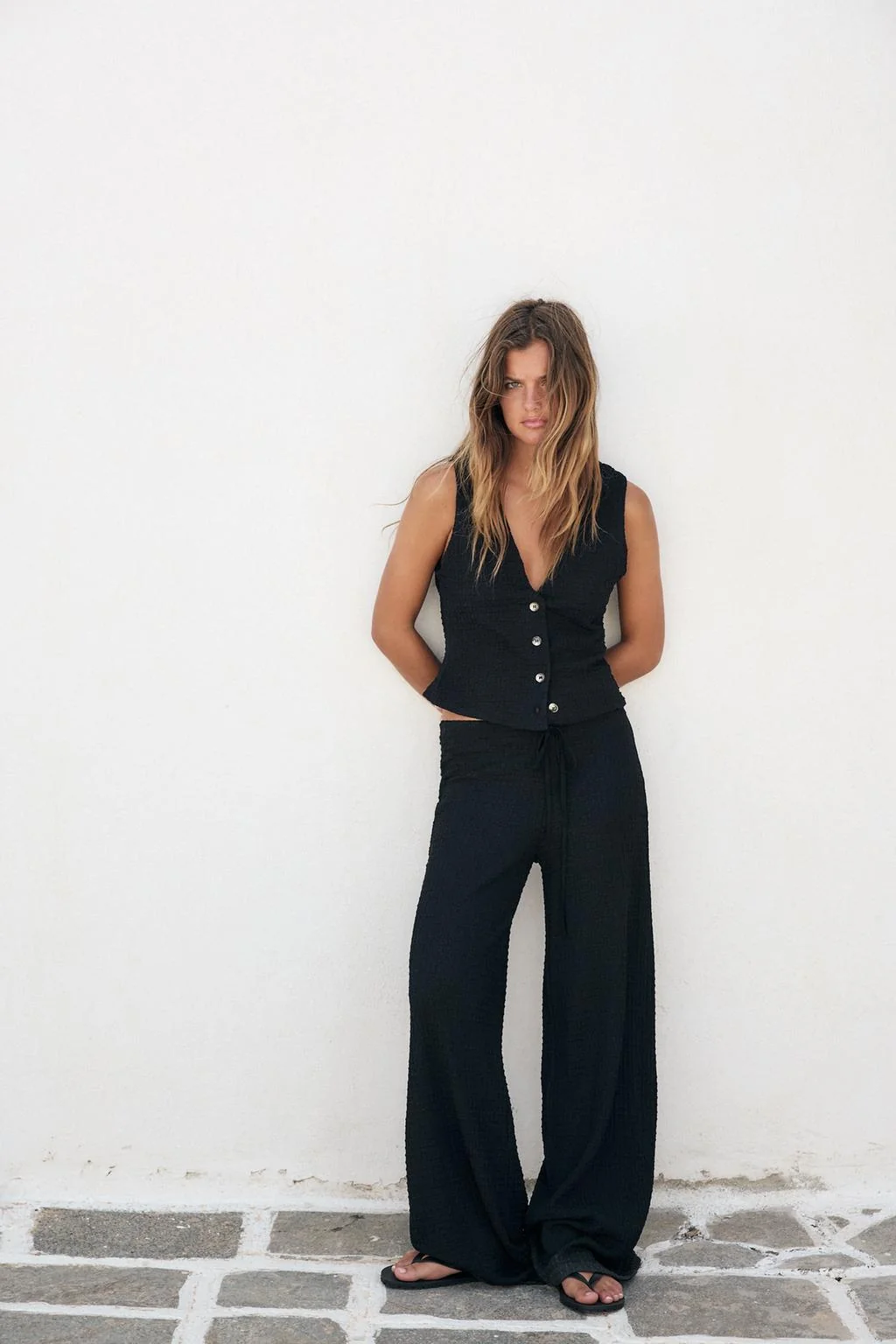 Топ в стиле жилета с текстурой и пуговицами