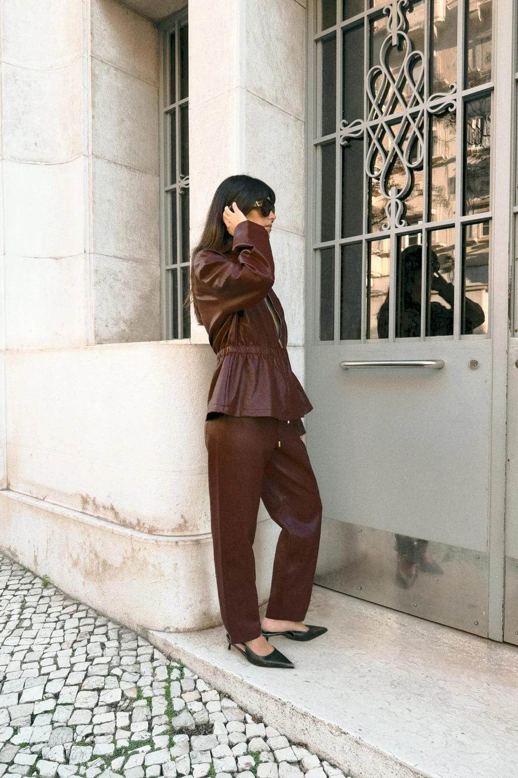 Брюки из искусственной кожи на резинке