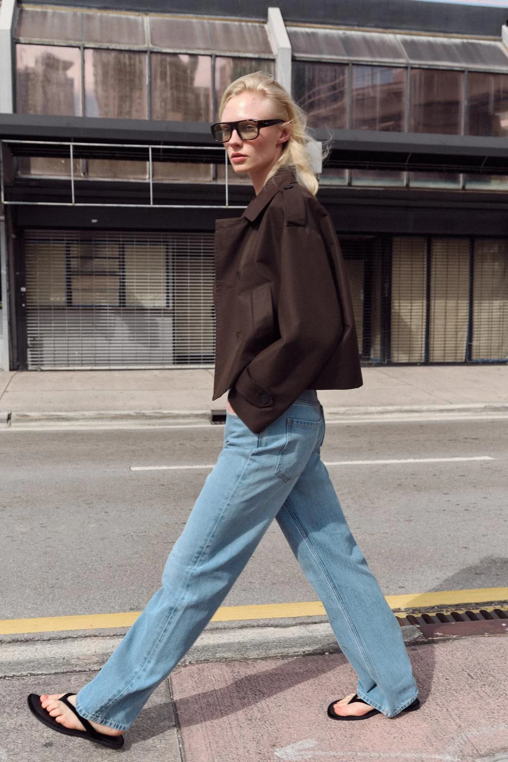 Сандалии с бархатным эффектом