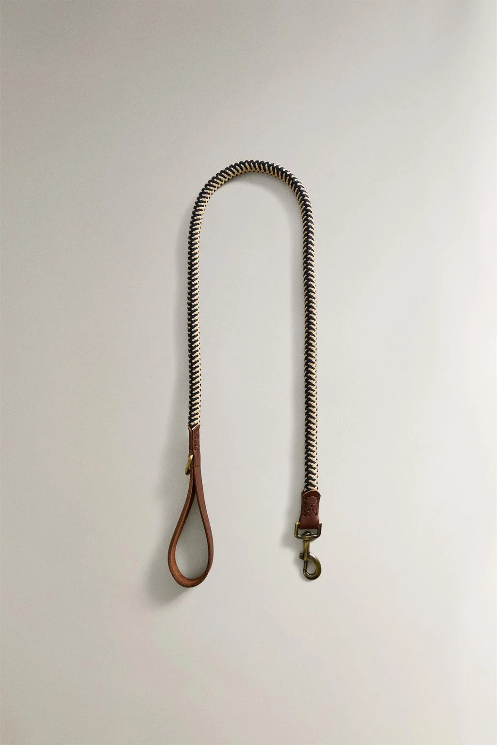 Поводок для собаки из разноцветного шнура