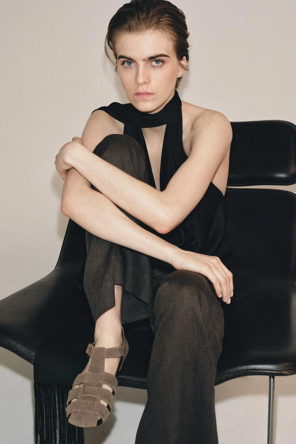 Сандалии из замши с решётчатым верхом — Кожа