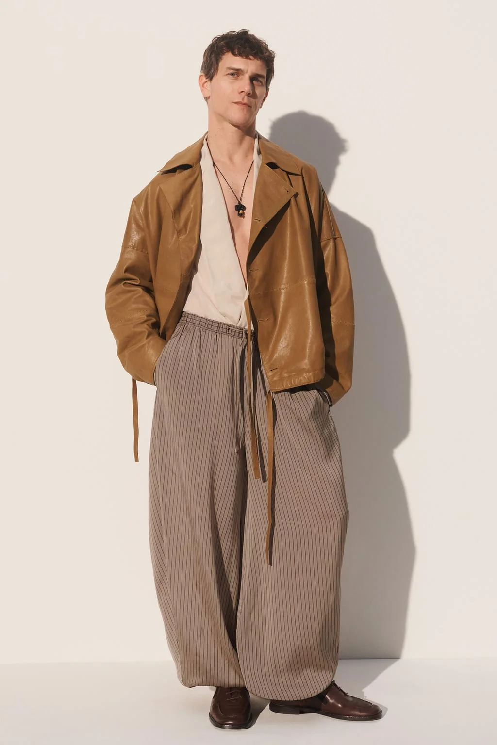 Брюки из вискозы и купро с эффектом баллон в полоску