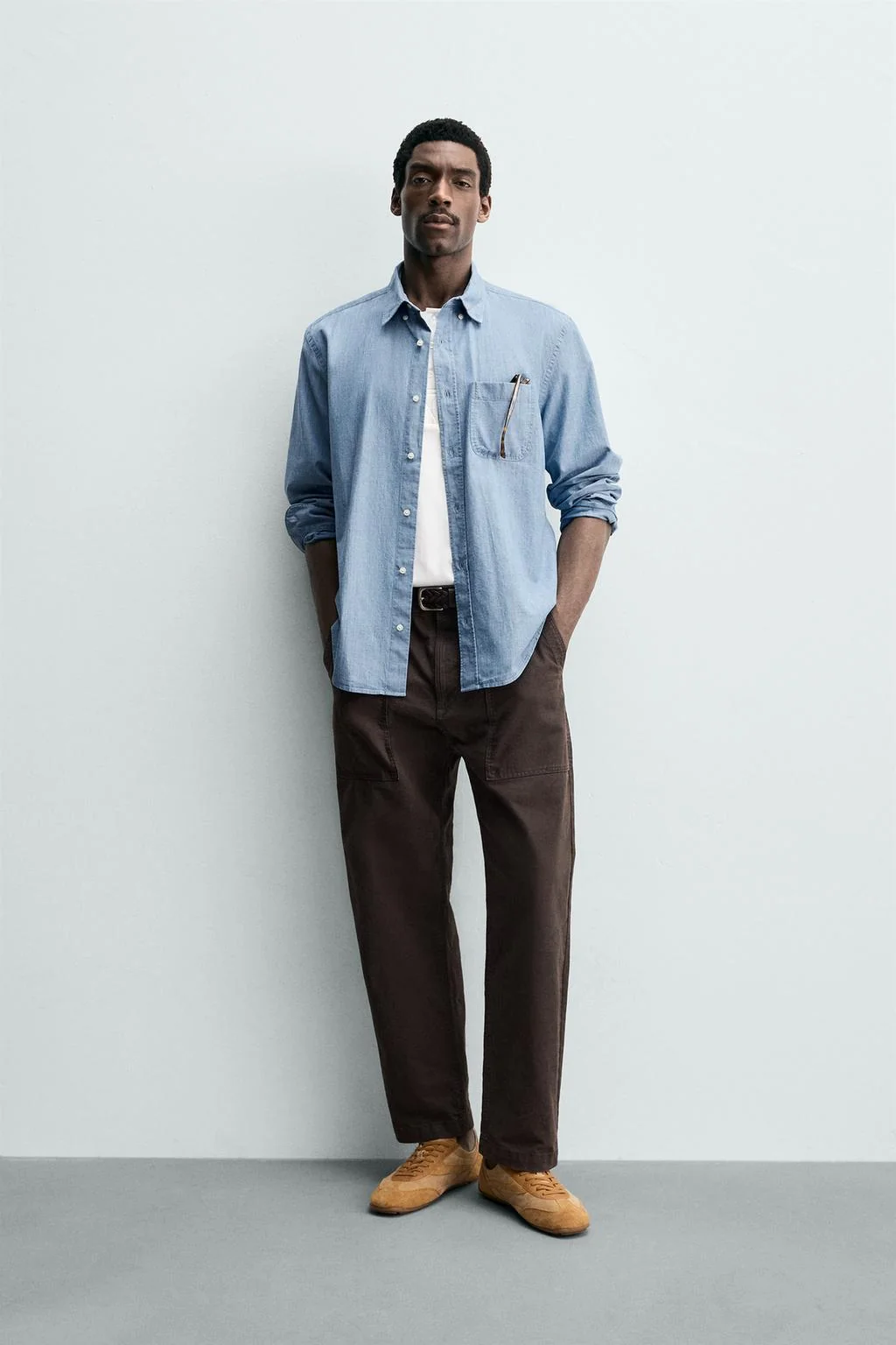 Рубашка из шамбре обычного кроя