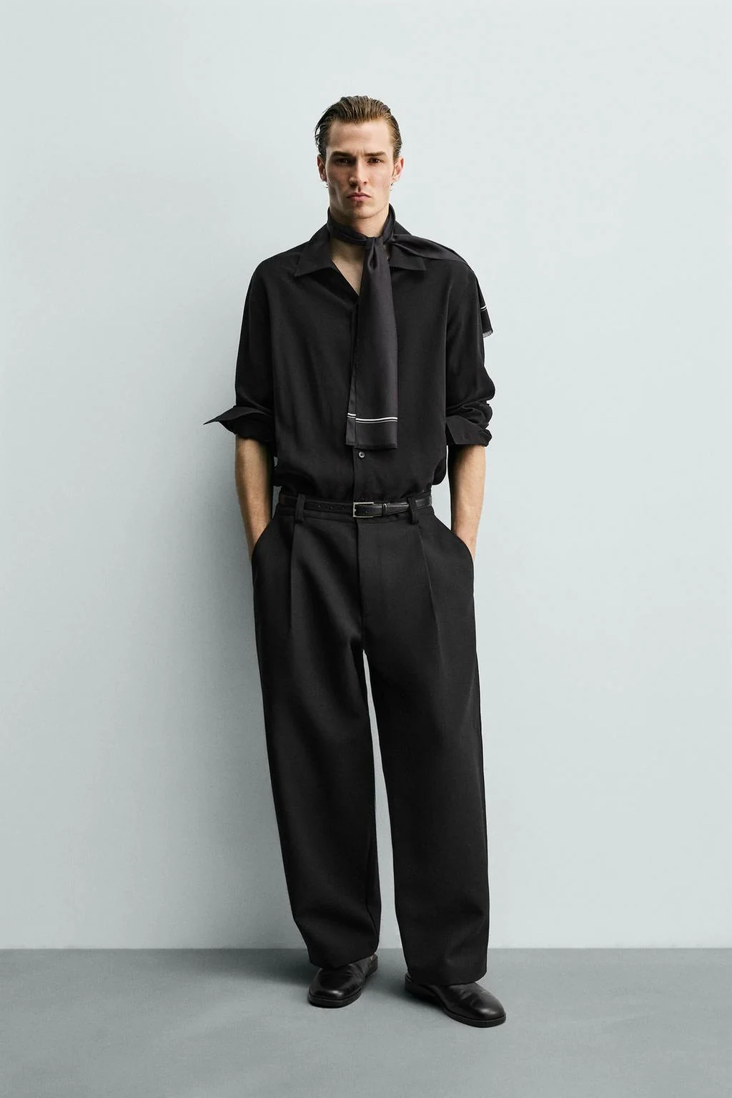 Рубашка свободного кроя с плавными линиями