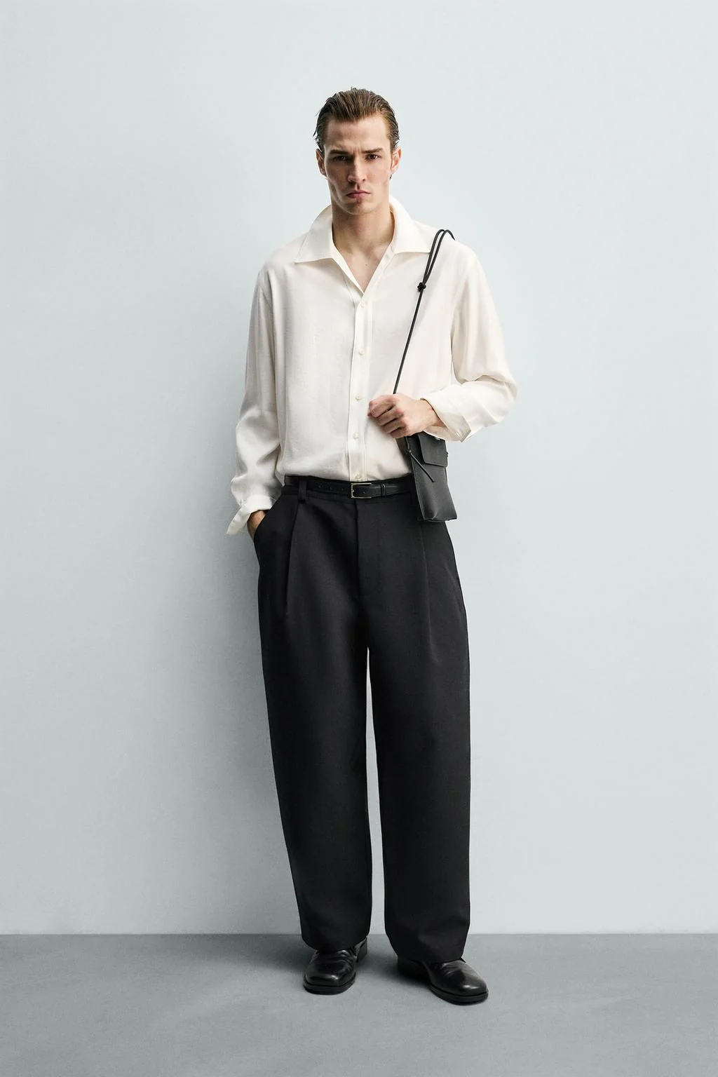 Рубашка свободного кроя с плавными линиями