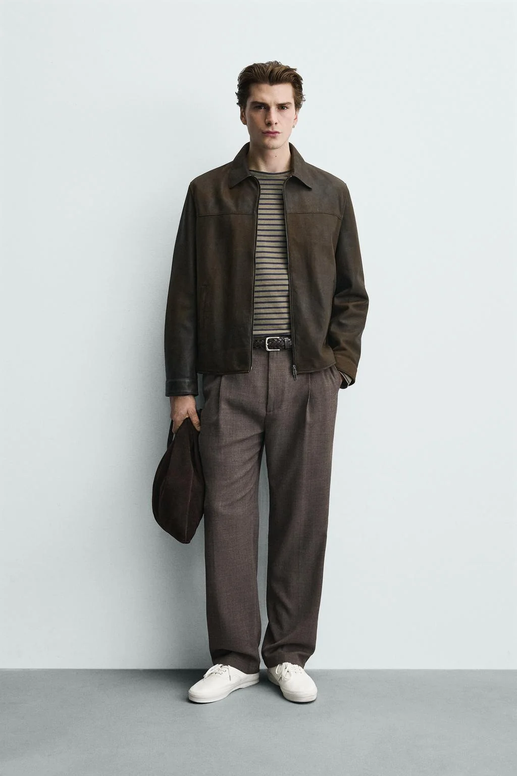 Кожаная куртка в винтажном стиле