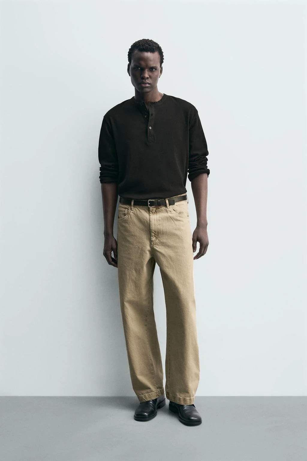 Прямые брюки с эффектом потёртости