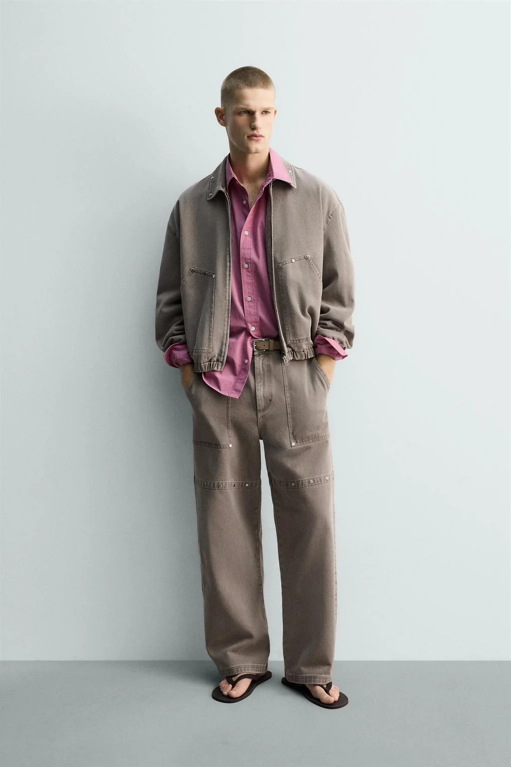 Брюки свободного кроя с заклёпками