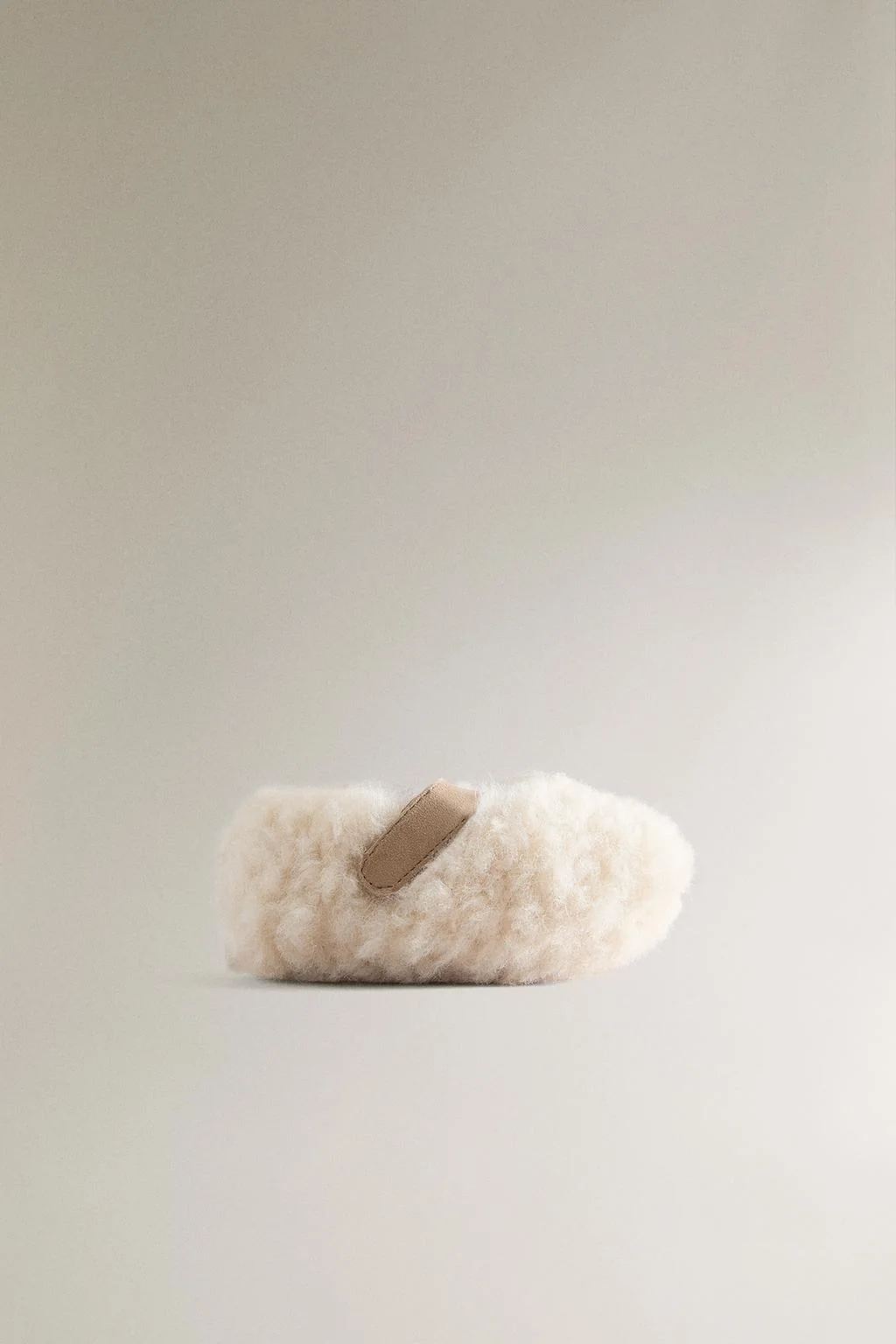 Имитация бараньей шерсти балетки на низком каблуке