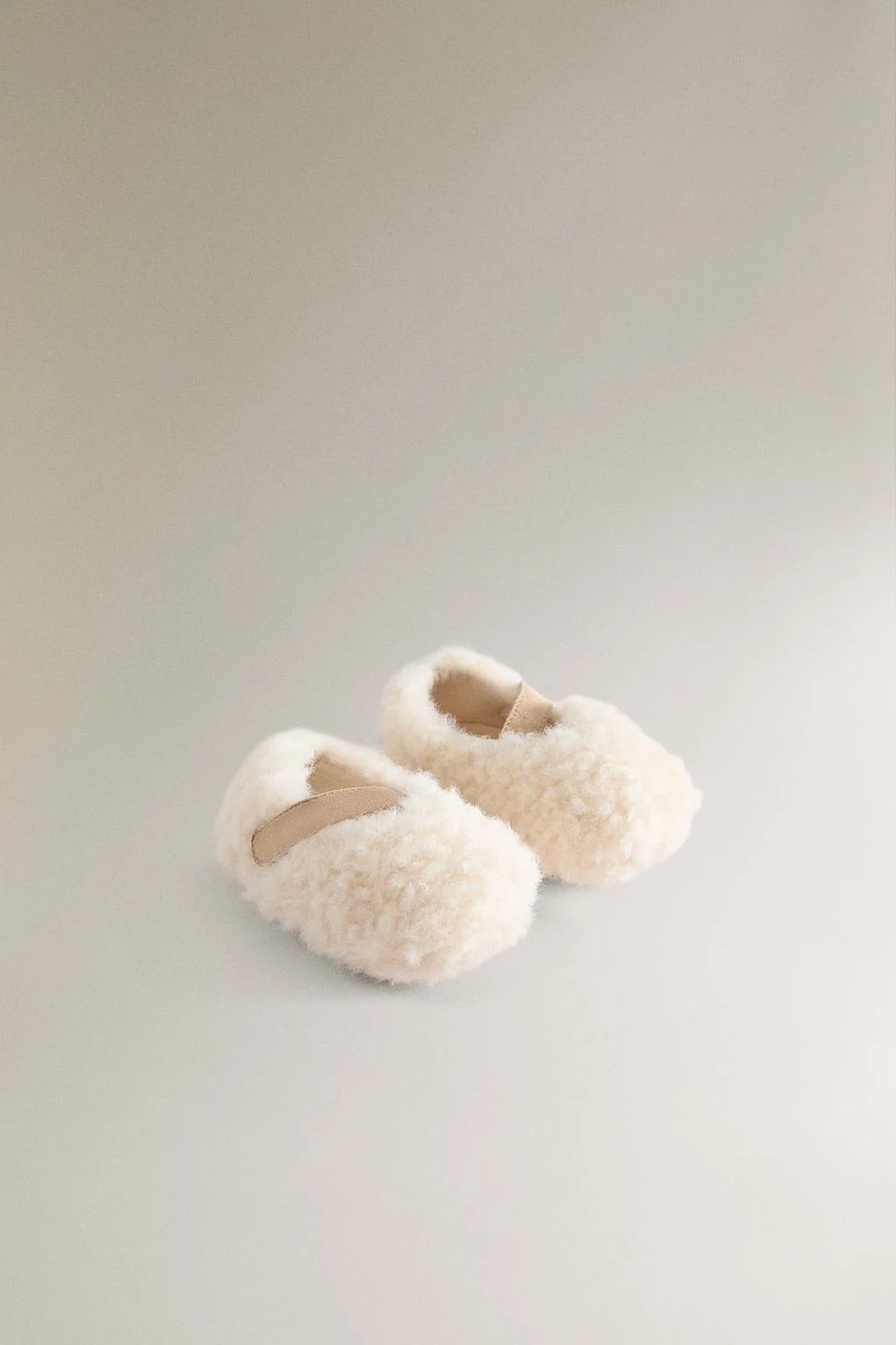 Имитация бараньей шерсти балетки на низком каблуке