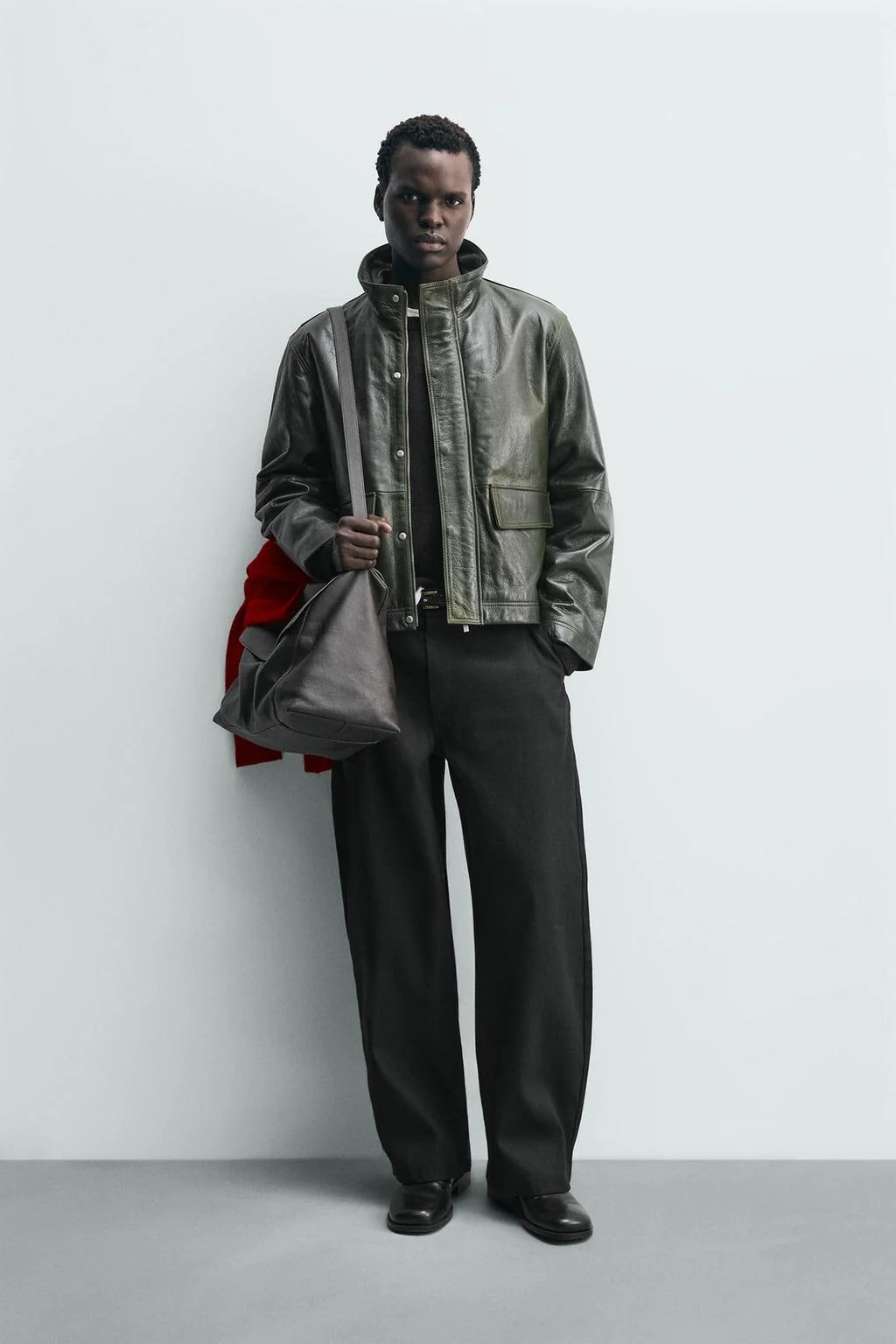 Кожаная куртка с карманами