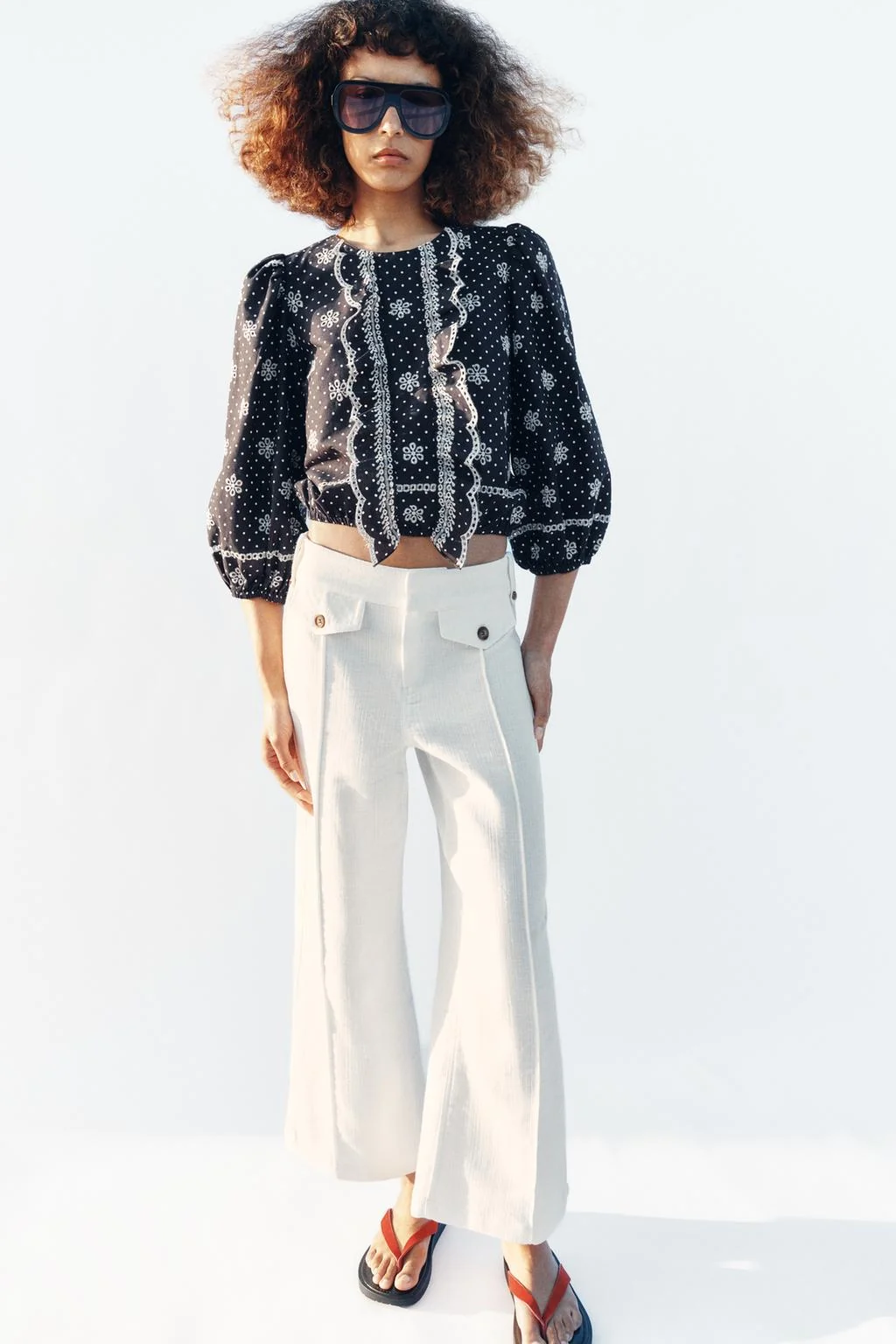 Блуза в горошек с вышивкой — Блузки