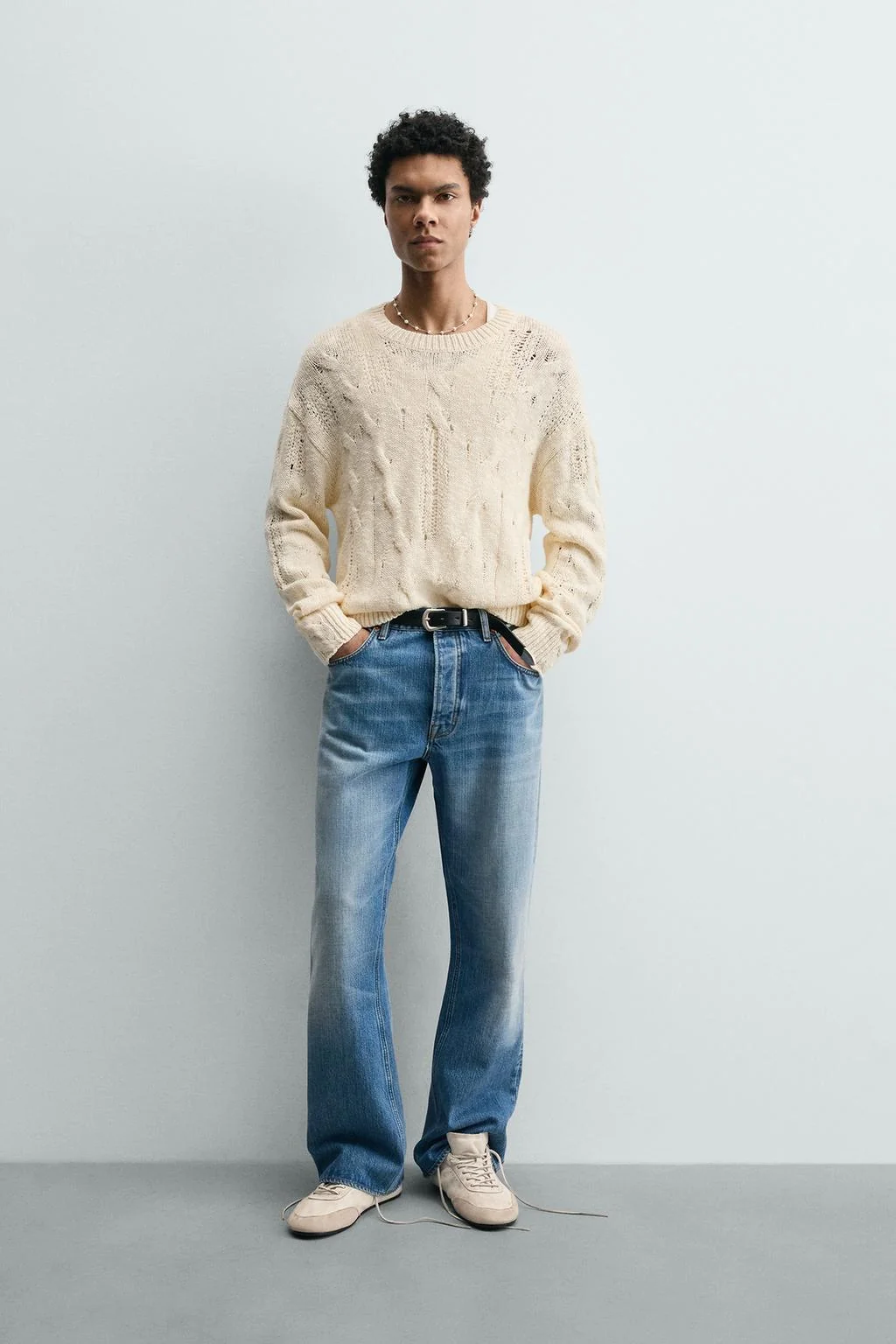 Кабельный вязаный открытый свитер