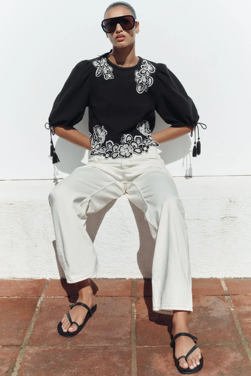 Блуза с вышивкой и пышными рукавами — Блузки