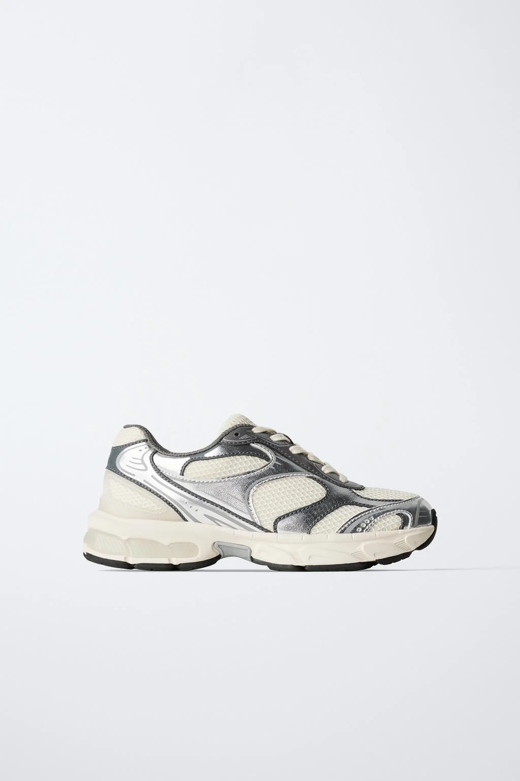 Сетчатые спортивные кроссовки