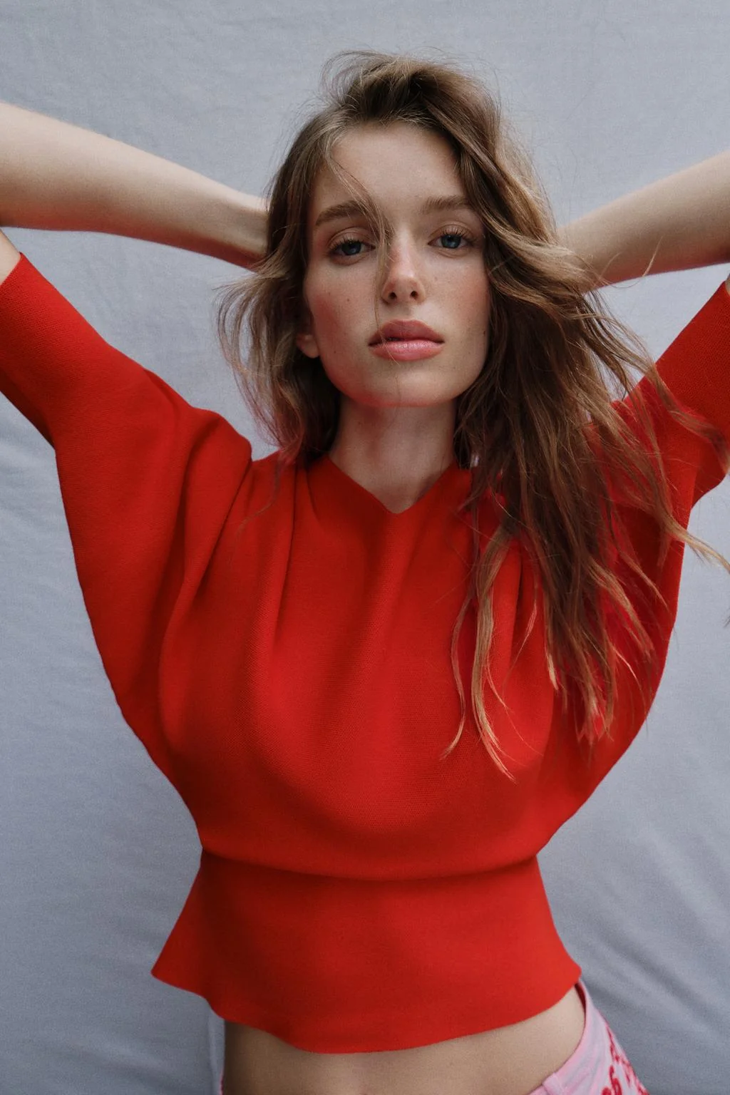 ВЯЗАНЫЙ СВИТЕР С РУКАВАМИ-РЕШЕТКАМИ