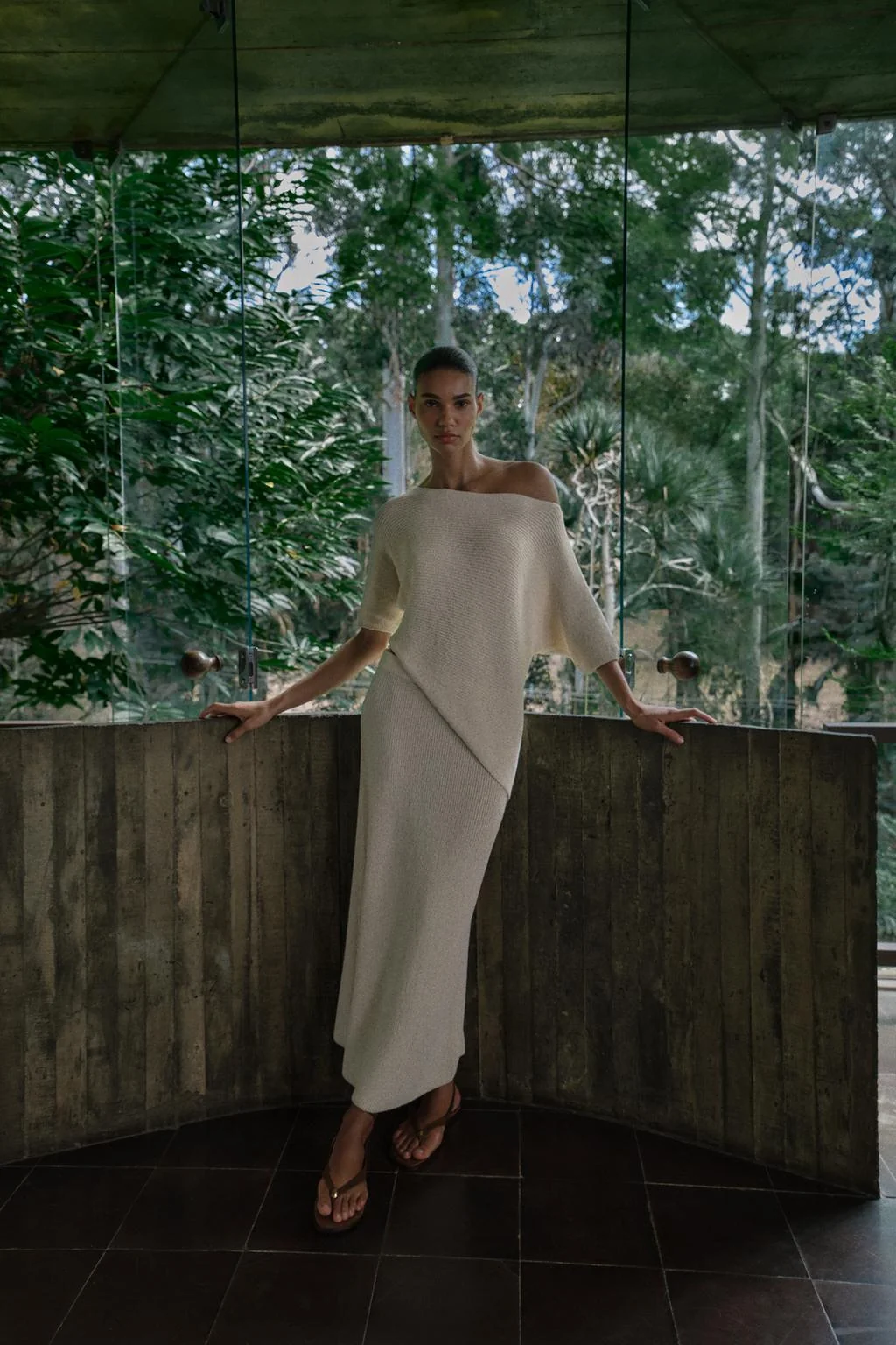 ТОП ИЗ ТРИКОТАЖА С АСИММЕТРИЧНЫМ ВЫРЕЗОМ