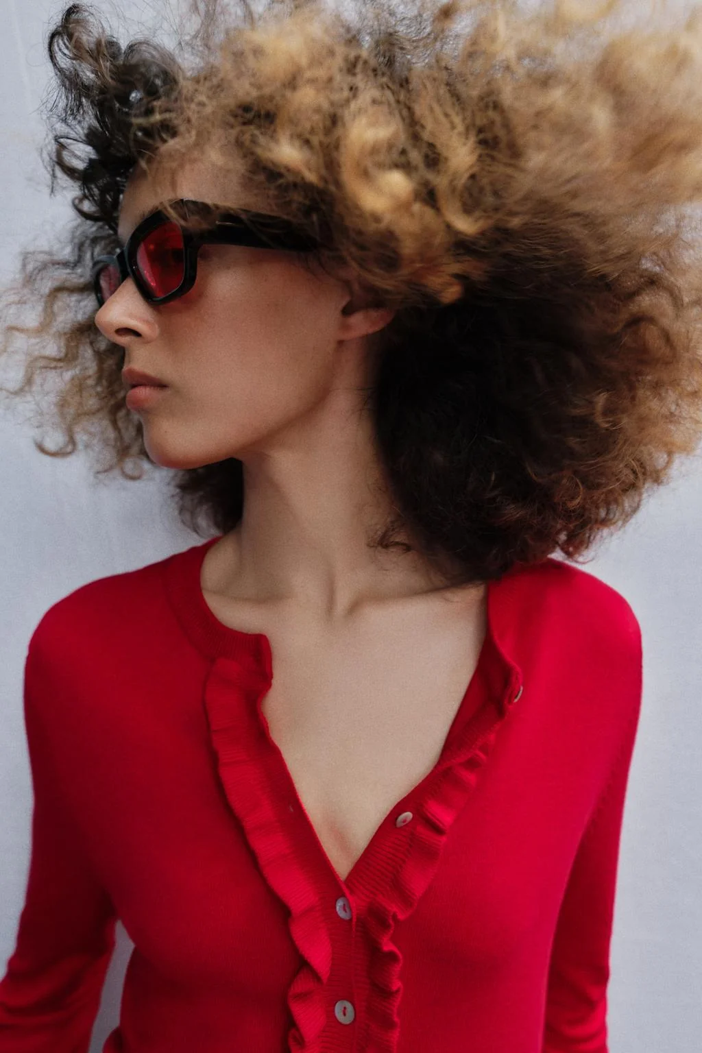 ВЯЗАНЫЙ КАРДИГАН С ВОЛАНИЧКАМИ