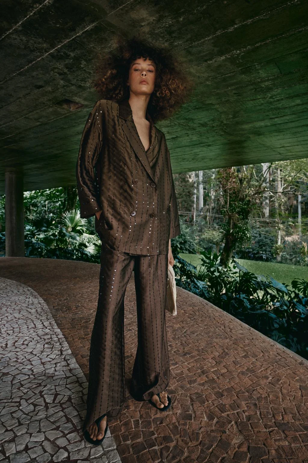 БЛЕЙЗЕР С БРИЛЛИАНТАМИ ДВОЙНОЙ ВОРОТНИК