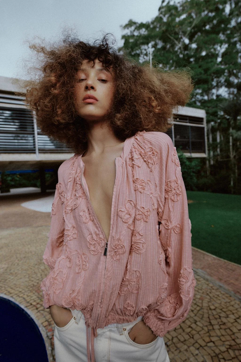 ОВЕРСАЙЗ ТЕКСТУРНАЯ ФЛОРАЛЬНАЯ КУРТКА