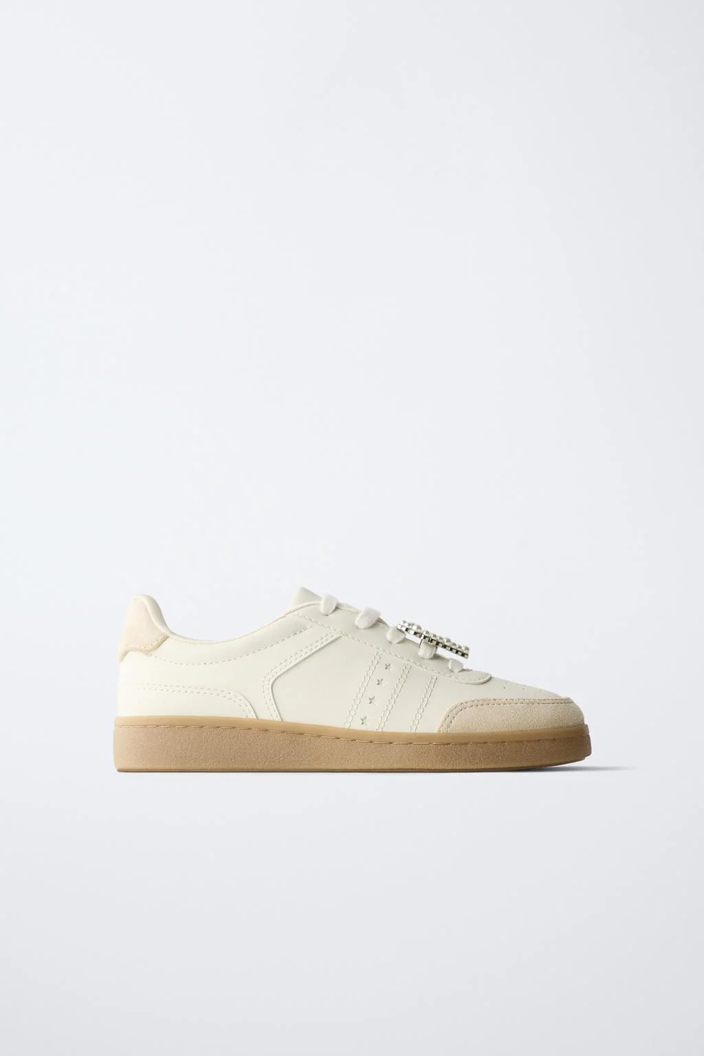 Кроссовки с сердечком-подвеской