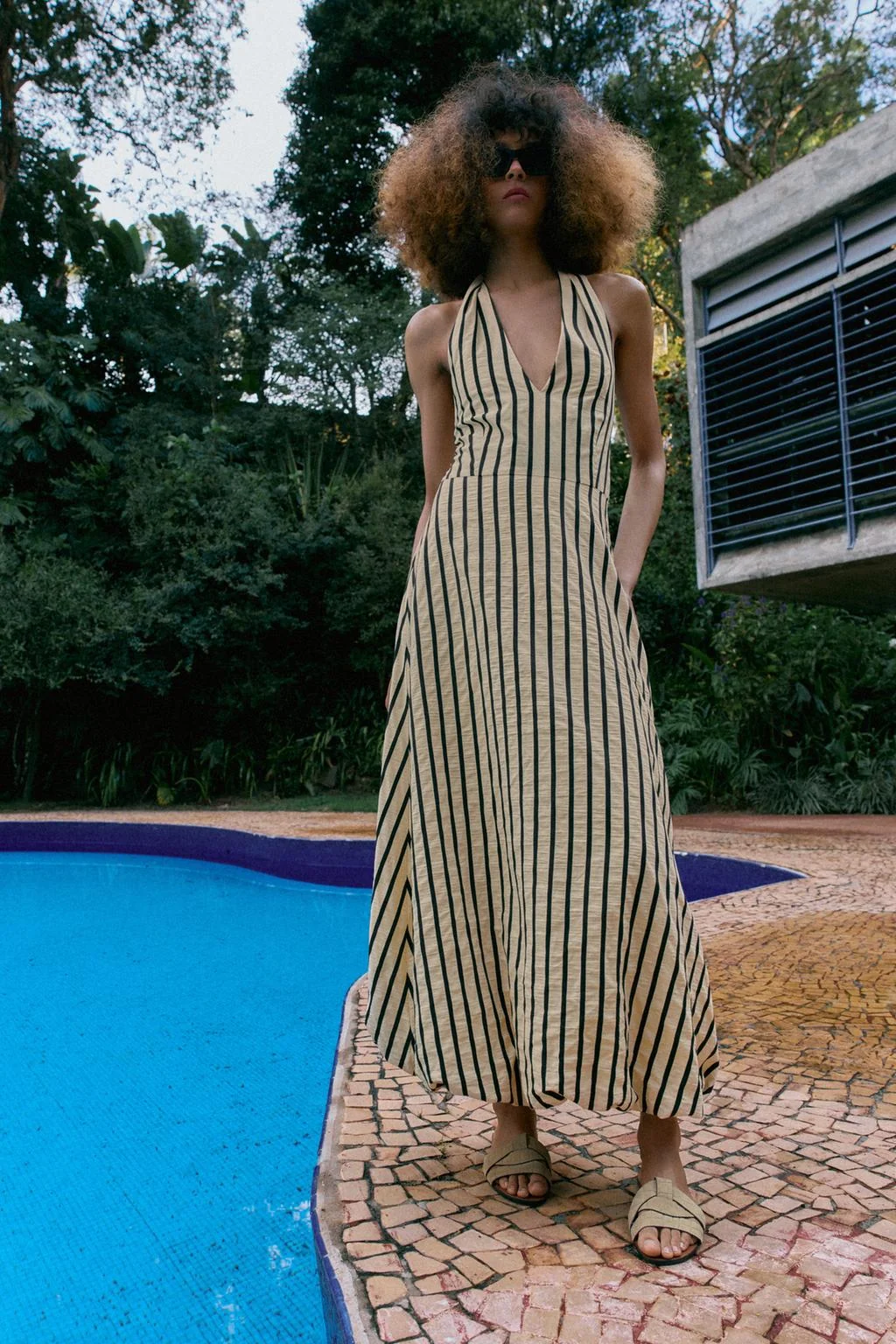 ПЛОСКИЕ КОЖАНЫЕ САНДАЛИИ С ПЕРЕКРЁСТНЫМИ РЕМНЯМИ