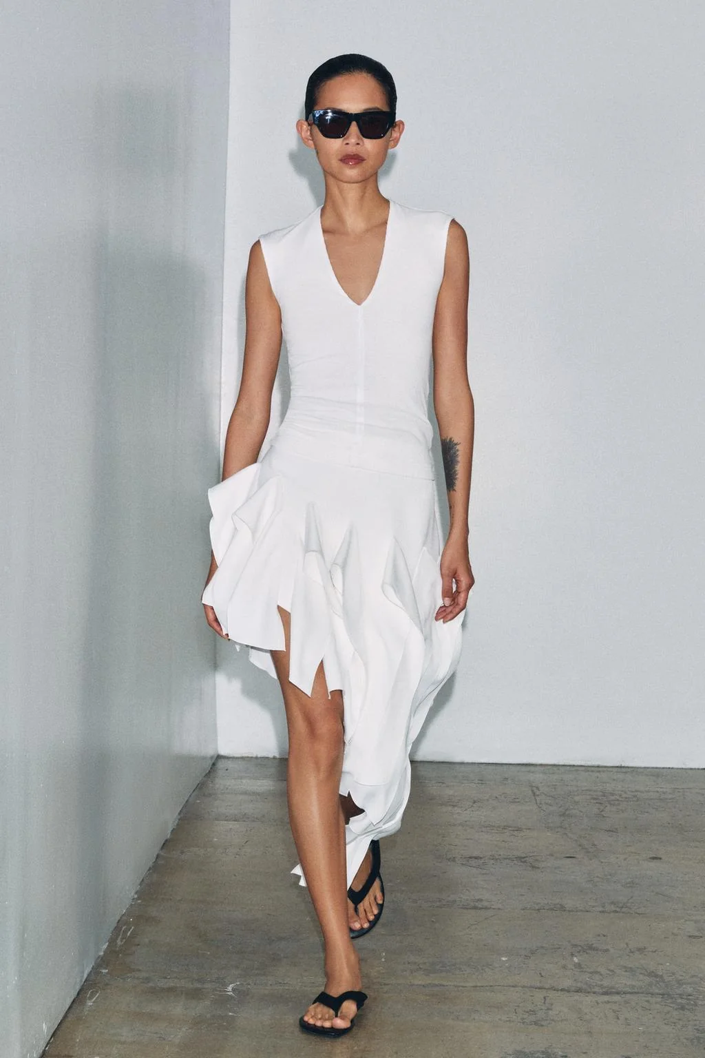 ТОП С ВЫРЕЗОМ ЛОДОЧКОЙ И РЕБРИСТОЙ ТКАНЬЮ