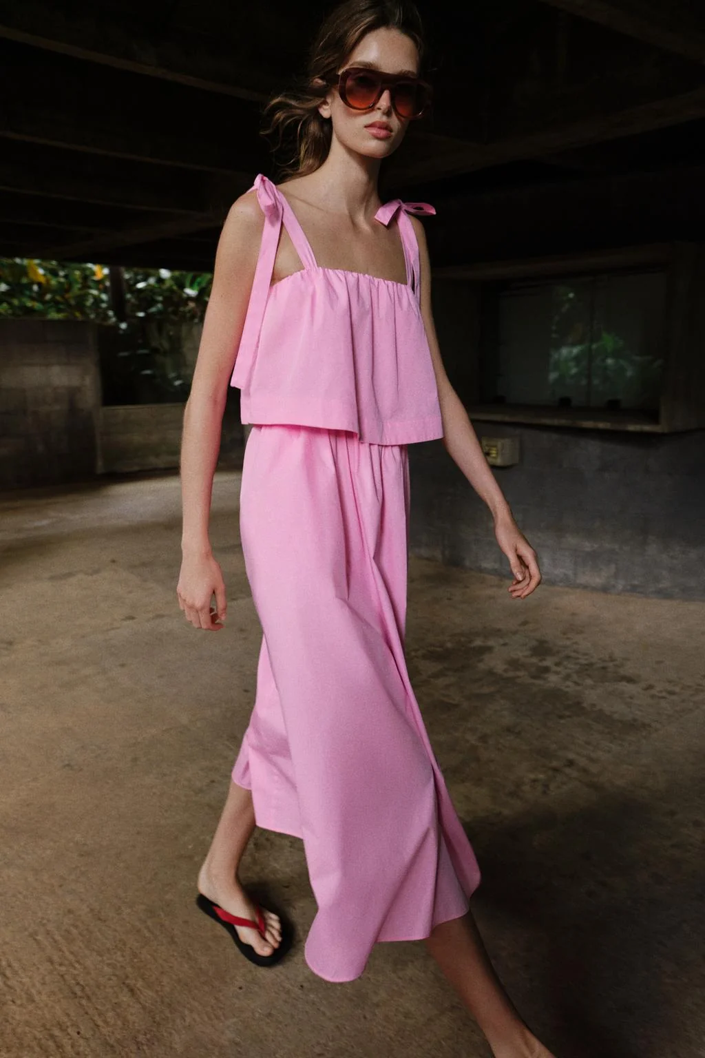 ПЛАТЬЕ СРЕДНЕЙ ДЛИНЫ ИЗ ПОПЛИНА С БАНТАМИ — Выбор для вас