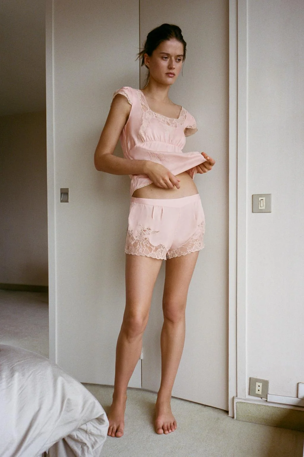 Топ из сатина с вышивкой кружева