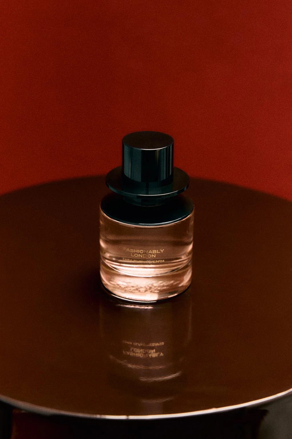 ЛОНДОНСКОЕ ИЗДАНИЕ ПАРФЮМЕРИИ 60 МЛ (2.3 ФЛ. УНЦИИ). — SCENTS OF HER