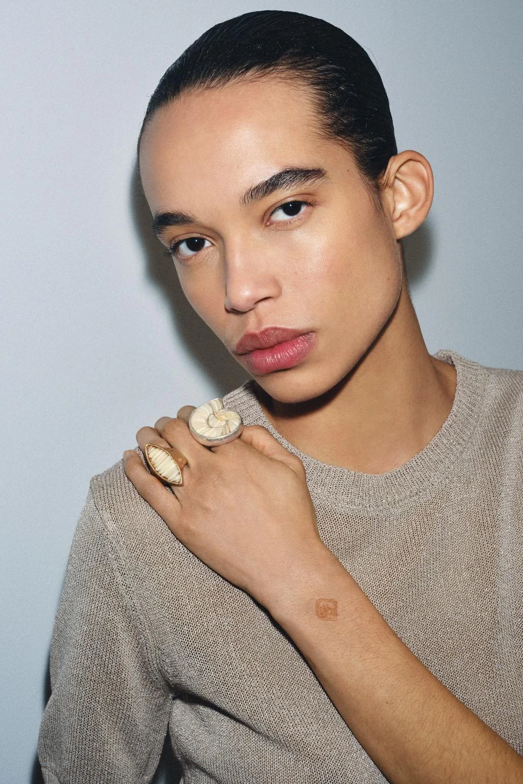 ПАРА ОВАЛЬНЫХ КОЛЬЕЦ С РАКОВИНОЙ МАКСИ