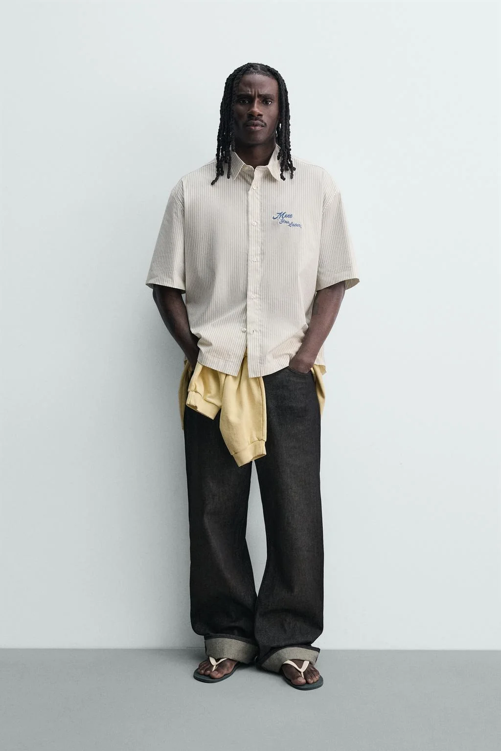 КОНТРАСТНЫЙ ПРИНТ С ПОЛОСАТЫМ УЗОРОМ