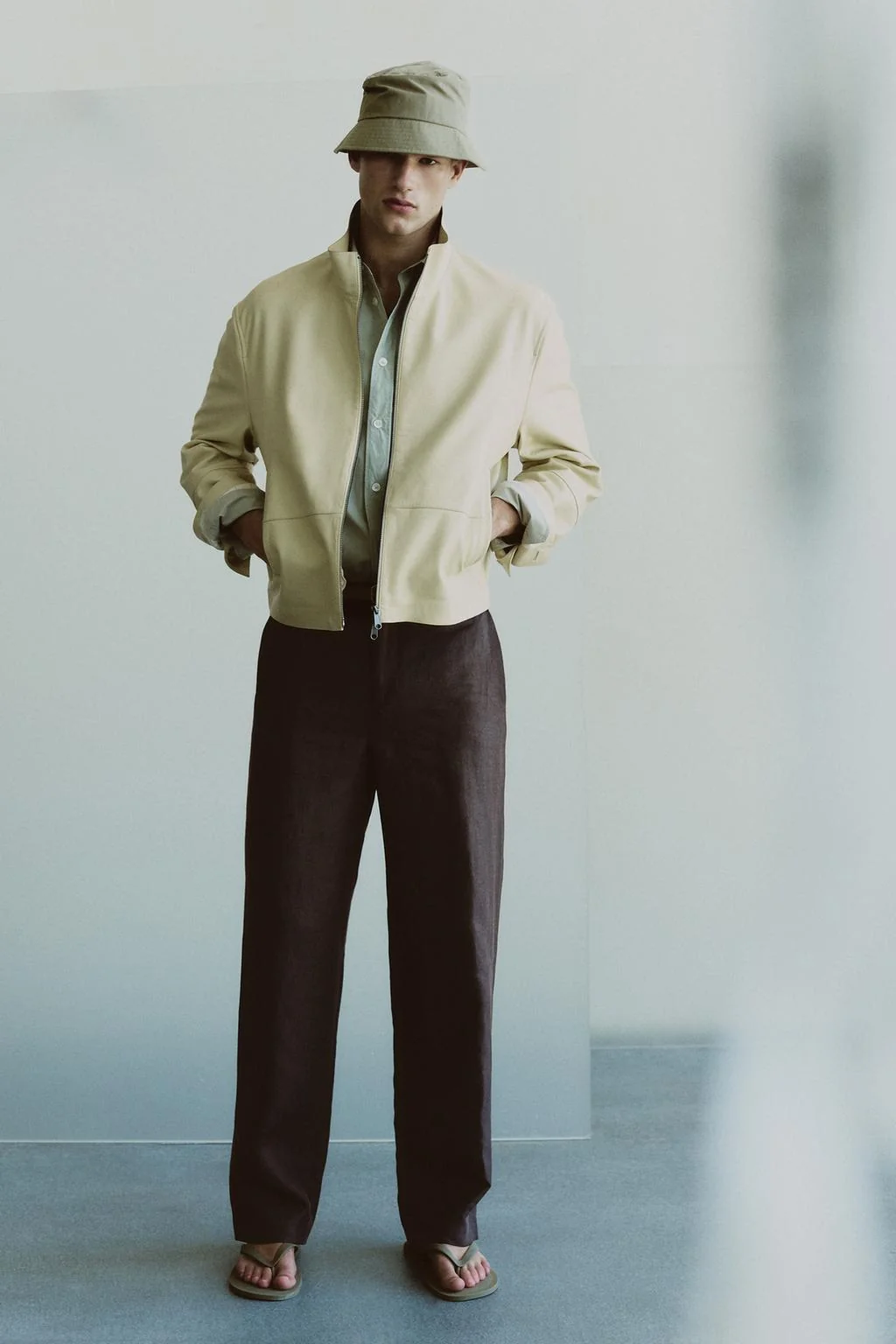 Кожаная куртка на молнии