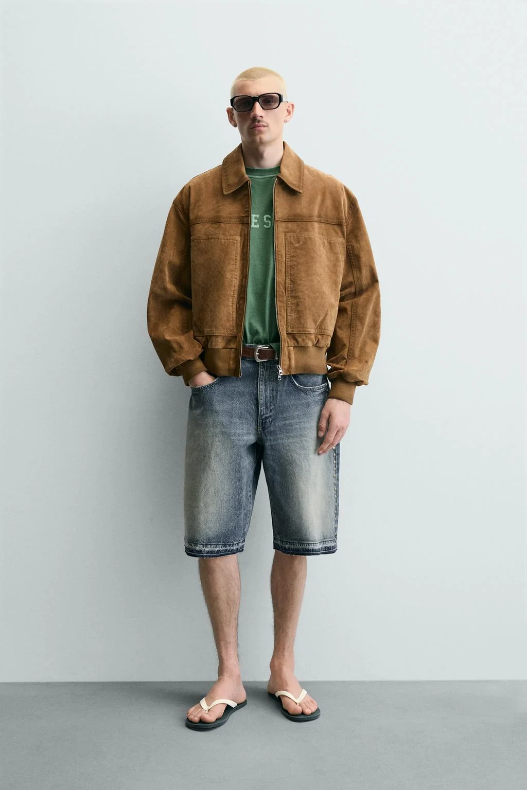 ШОРТЫ-БЕРМУДЫ ИЗ ДЖИНСЫ СВОБОДНОГО КРОЯ С МЕТАЛЛИЧЕСКИМИ БУСИНАМИ