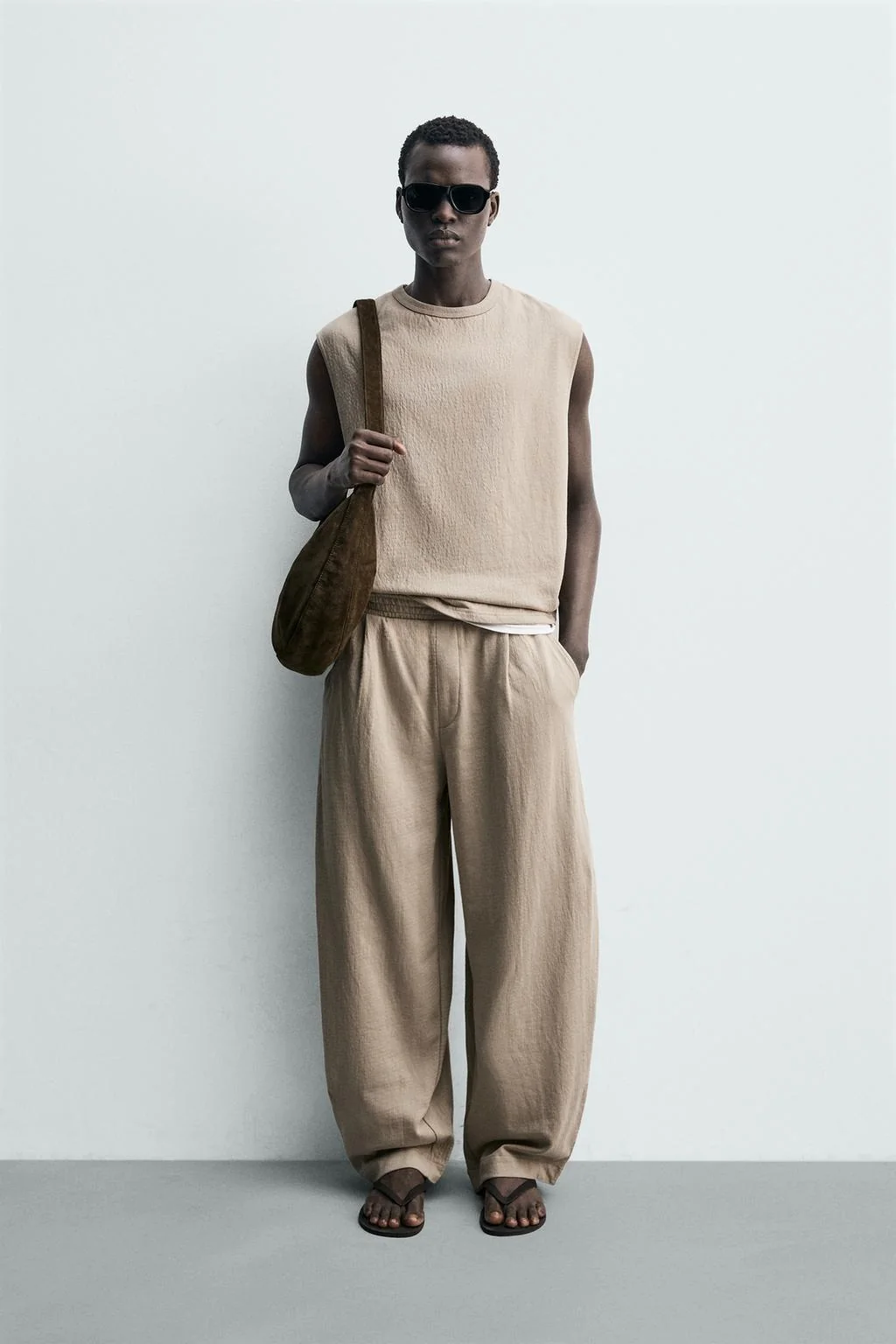 Текстурированные штаны свободного кроя с широкими штанинами