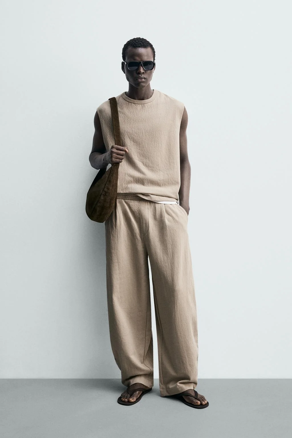 СВОБОДНЫЙ КРОЙ ТЕКСТУРИРОВАННАЯ ФУТБОЛКА