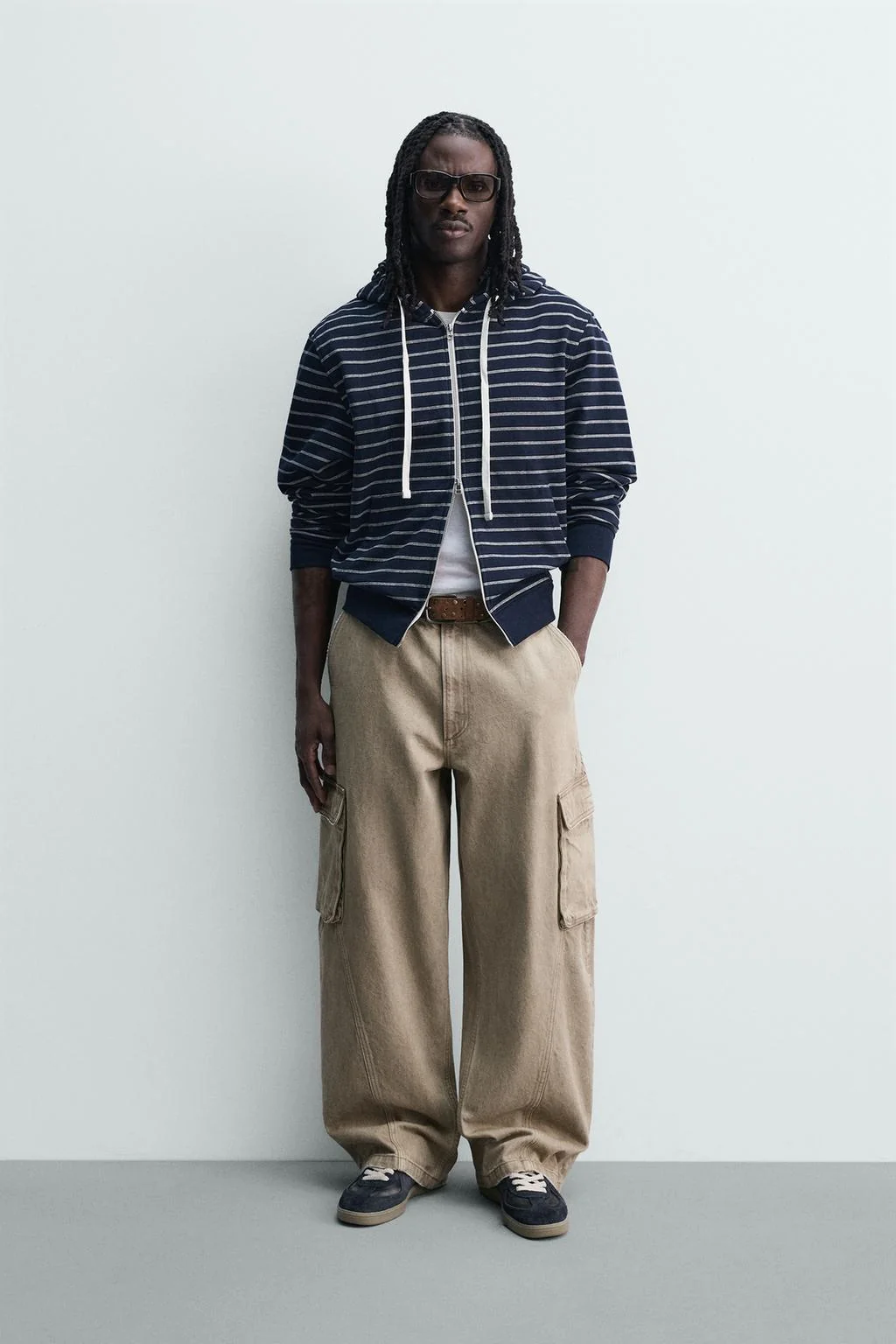 ШИРОКИЕ КЛЕШЕВЫЕ БРЮКИ С КАРМАНАМИ