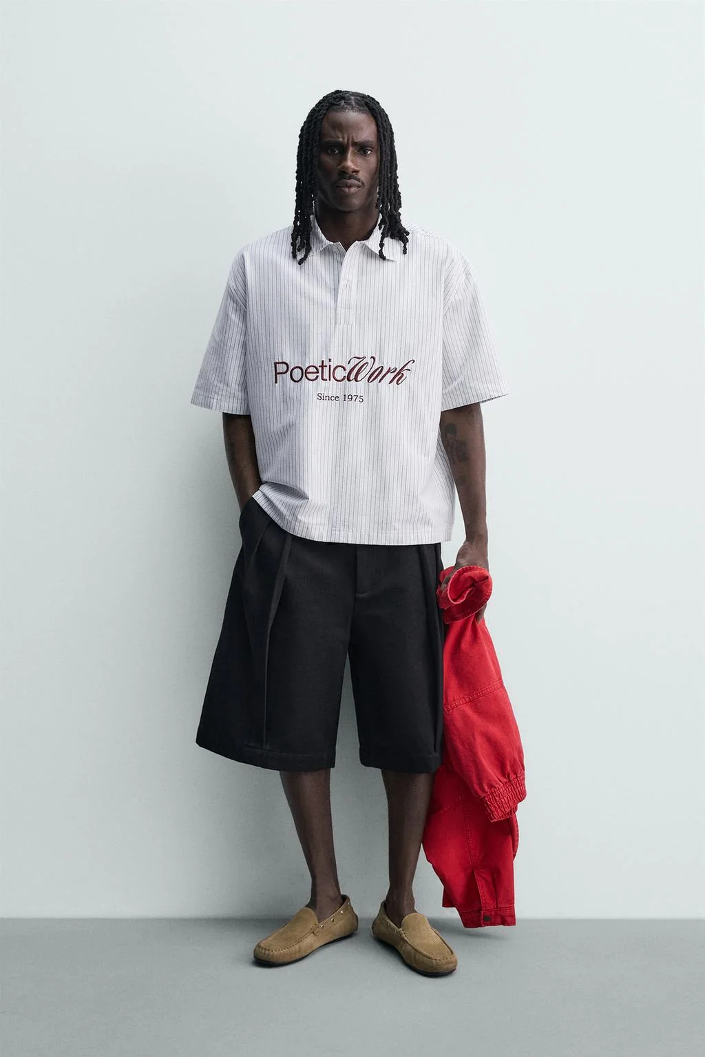 ПОЛО С ВОЛАНОМ И НАПИСАНИЕМ