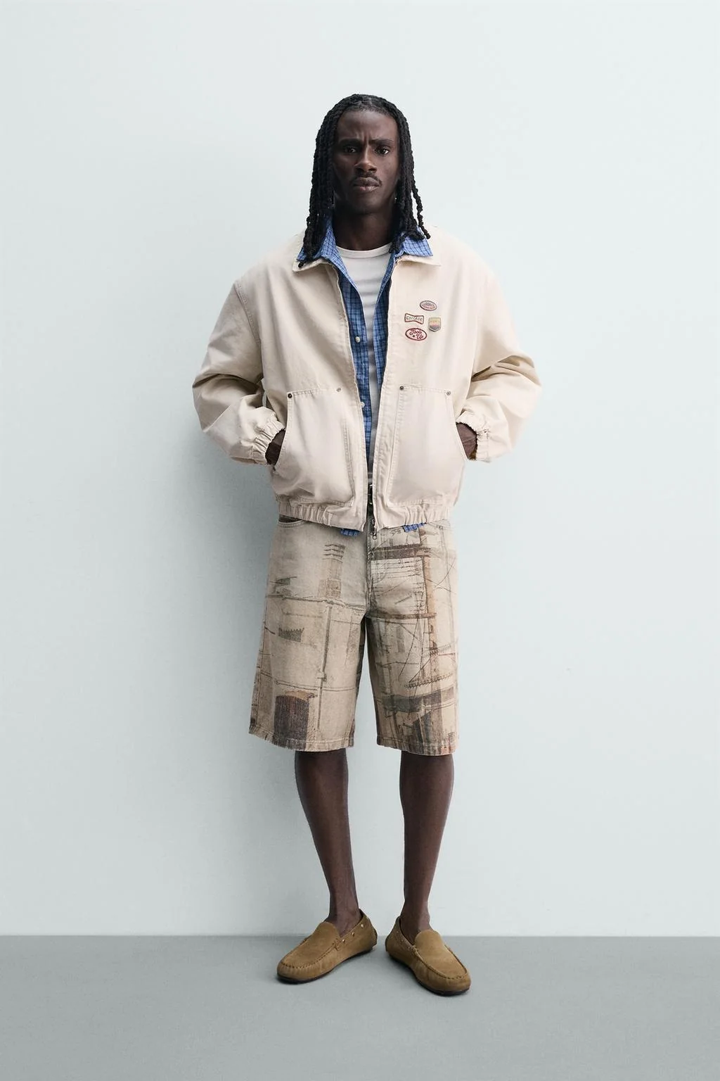 АБСТРАКТНЫЙ ПРИНТ ШОРТЫ БЕРМУДЫ СВОБОДНОГО КРОЯ