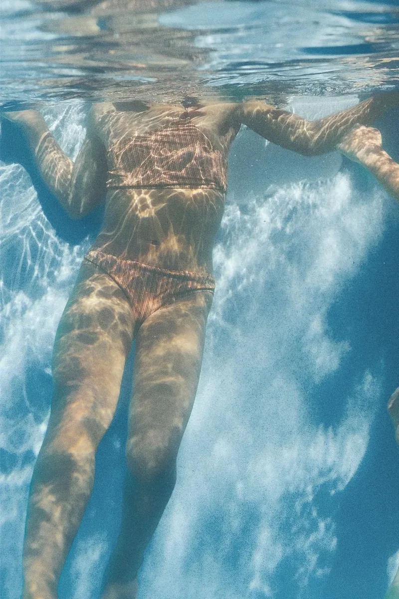 6-14 лет / Асимметричное полосатое блестящее бикини — 6-14 лет | девочка