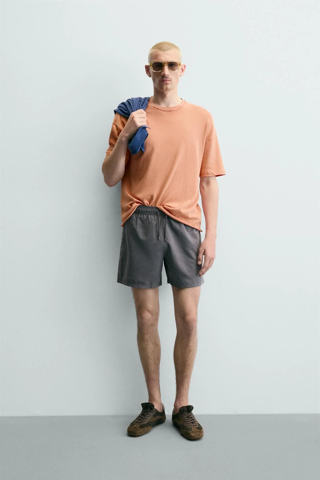 ТРУБЧАТАЯ МАЙКА С НЕРОВНОЙ ОБРАБОТКОЙ