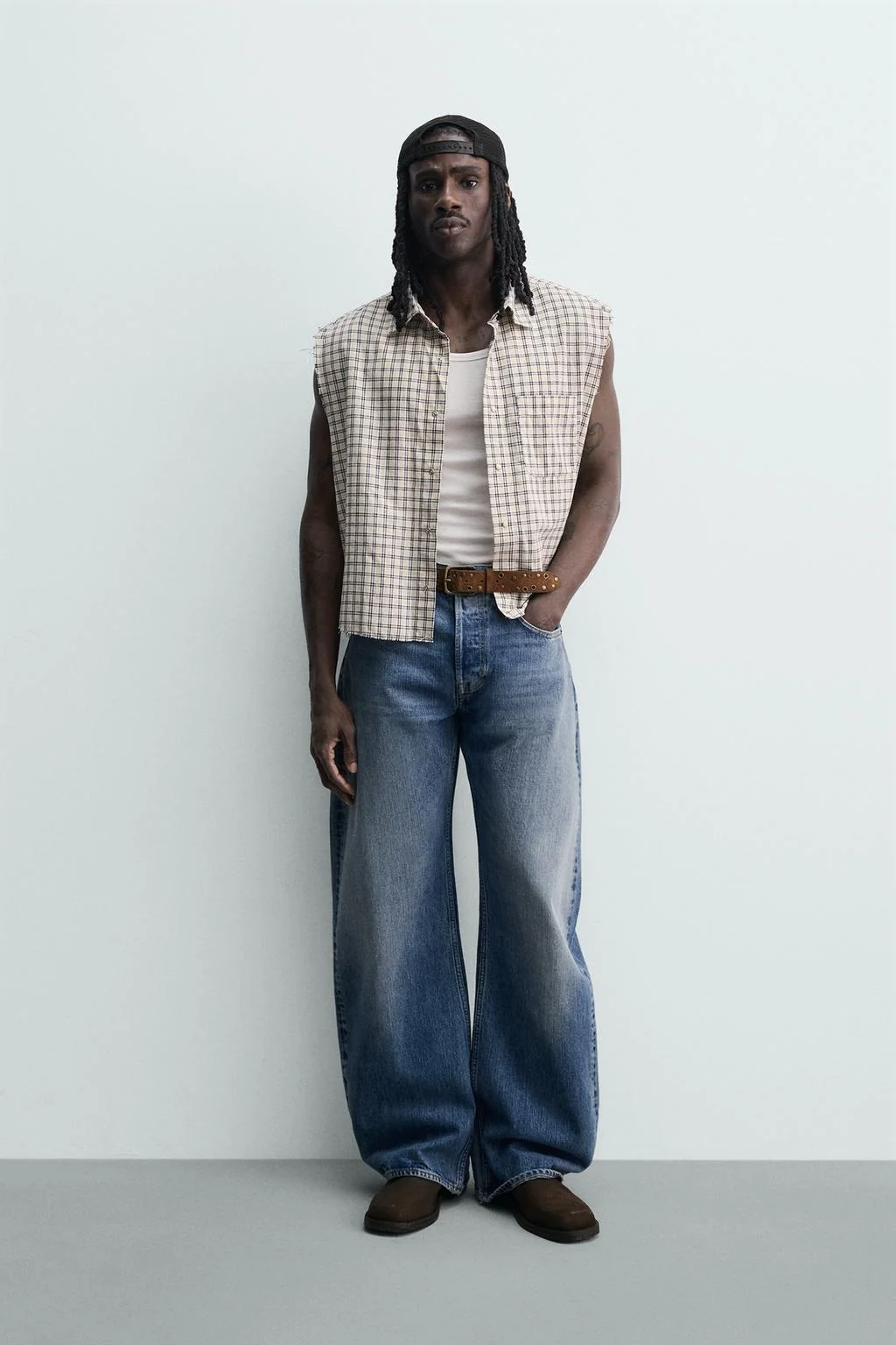 Свободный крой футболка с V-образным вырезом