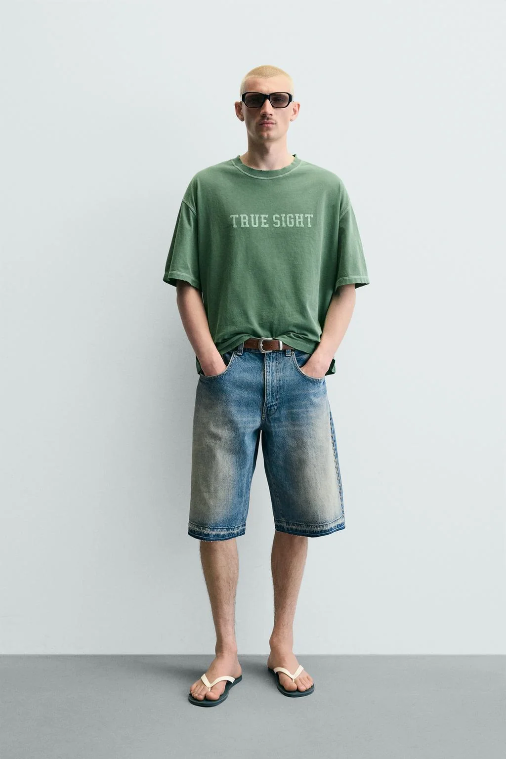 ФУТБОЛКА С ГРАФИЧЕСКИМ ПРИНТОМ СВЕЖЕВЫПЛАВНАЯ С РАСШИРЕННЫМИ РУКАВАМИ