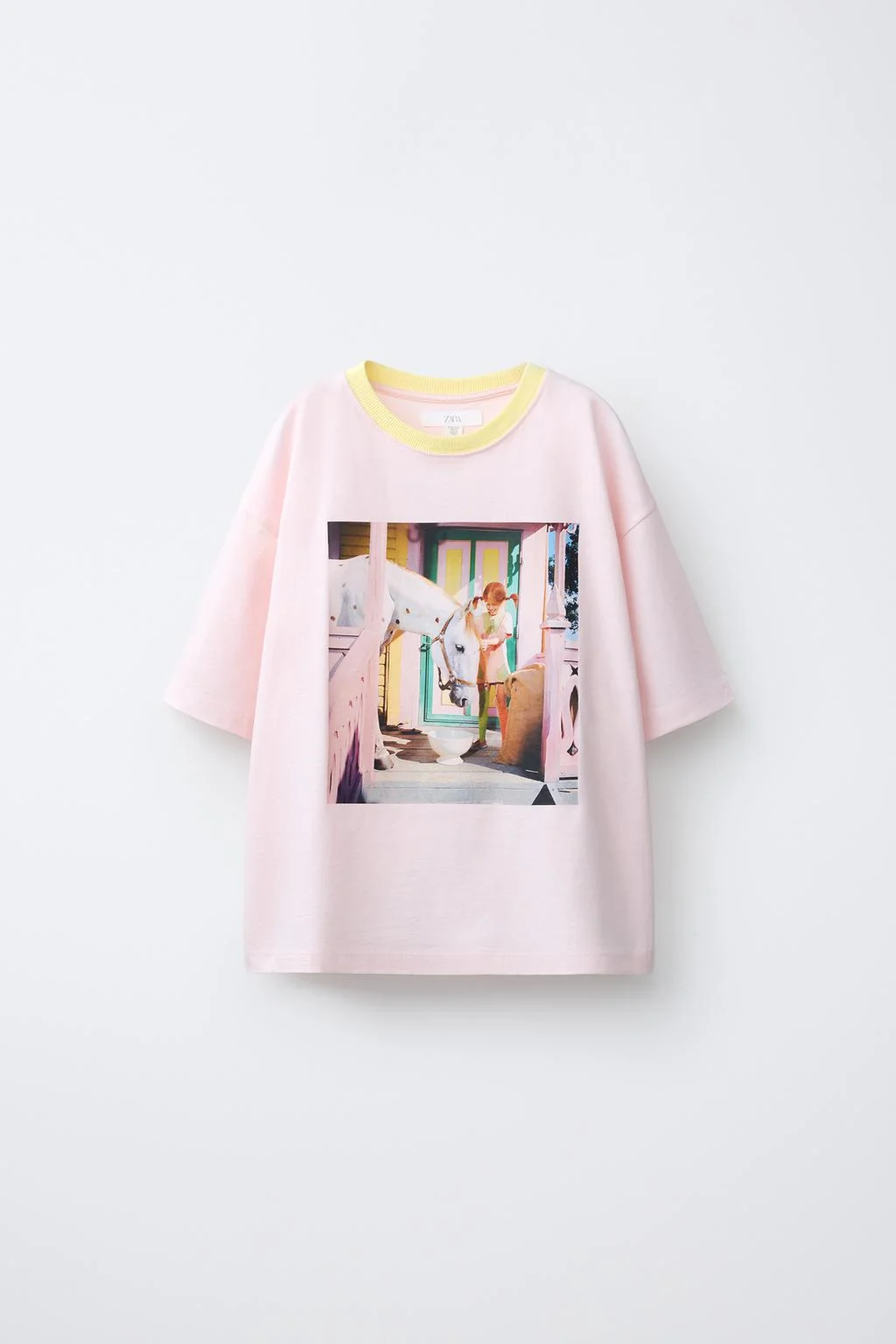 ФОТОГРАФИЧЕСКАЯ ФУТБОЛКА С ПЕРСОНАЖЕМ ПЕППИ ДЛИННЫЙЧУЛОК © ASTRID LINDGREN COMPANY